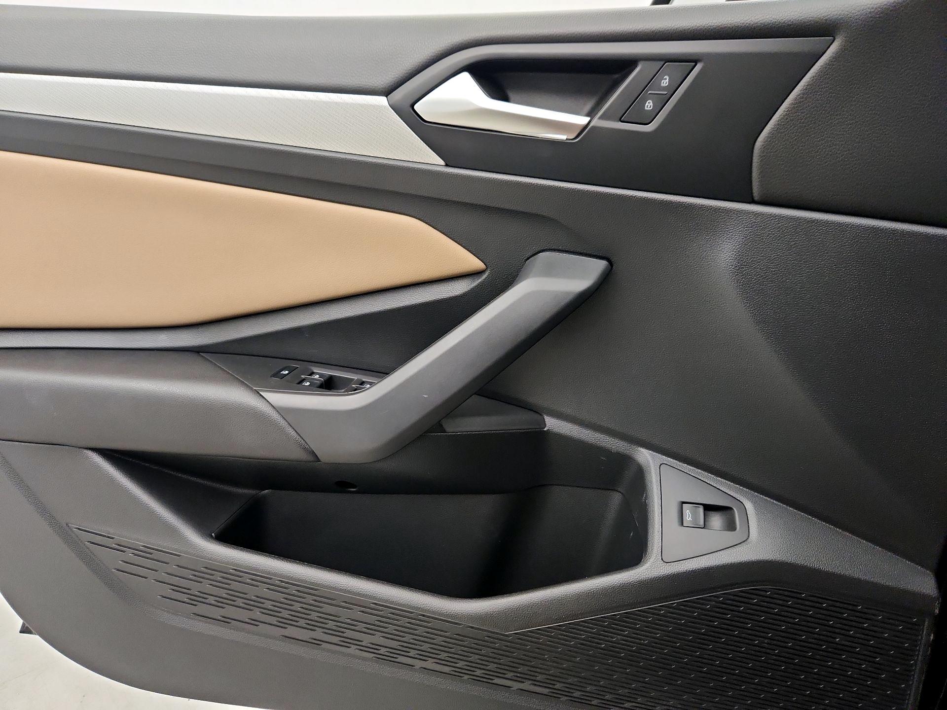 Thumbnail: 2019 Volkswagen Jetta - 12