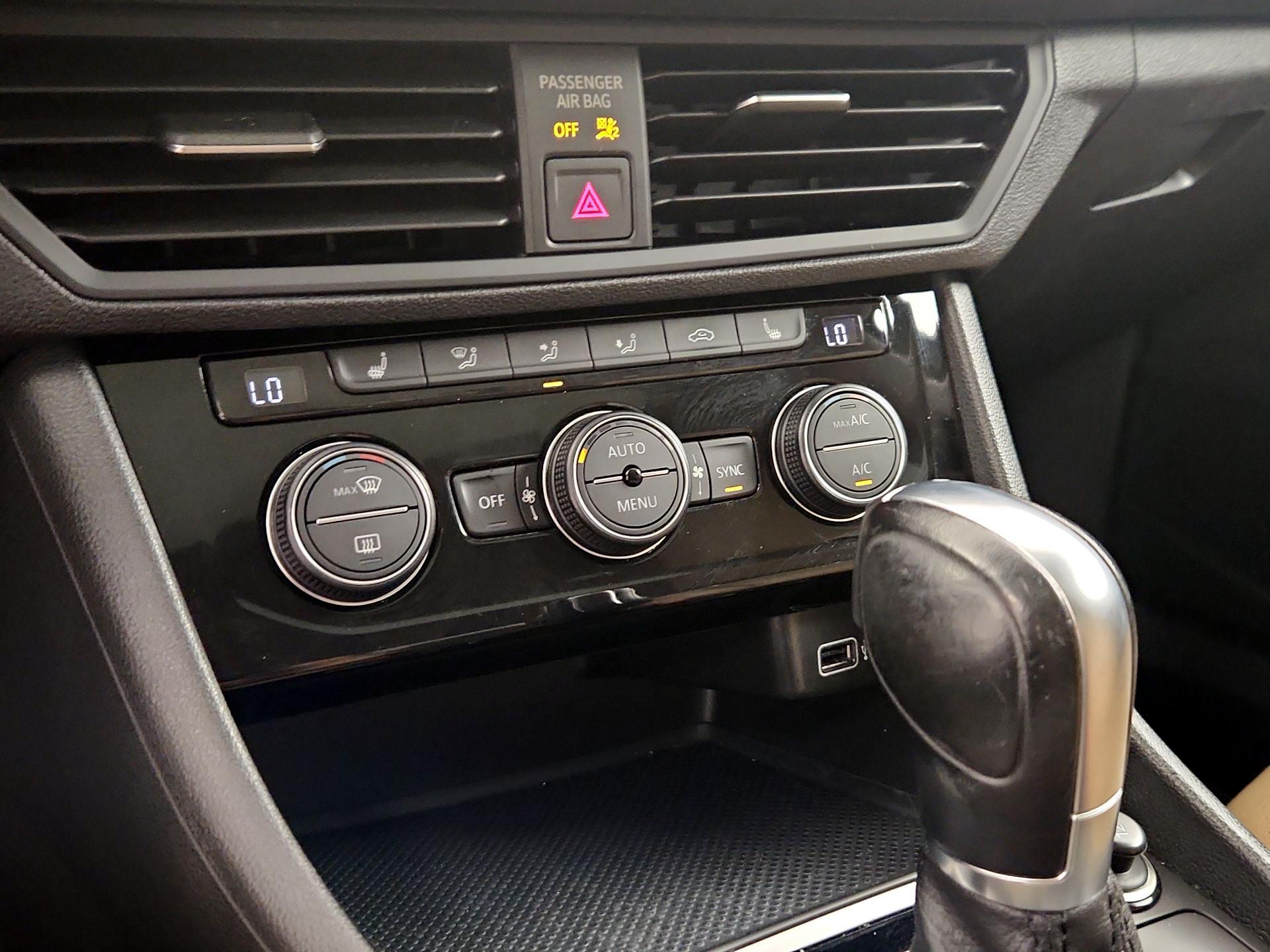 Thumbnail: 2019 Volkswagen Jetta - 16