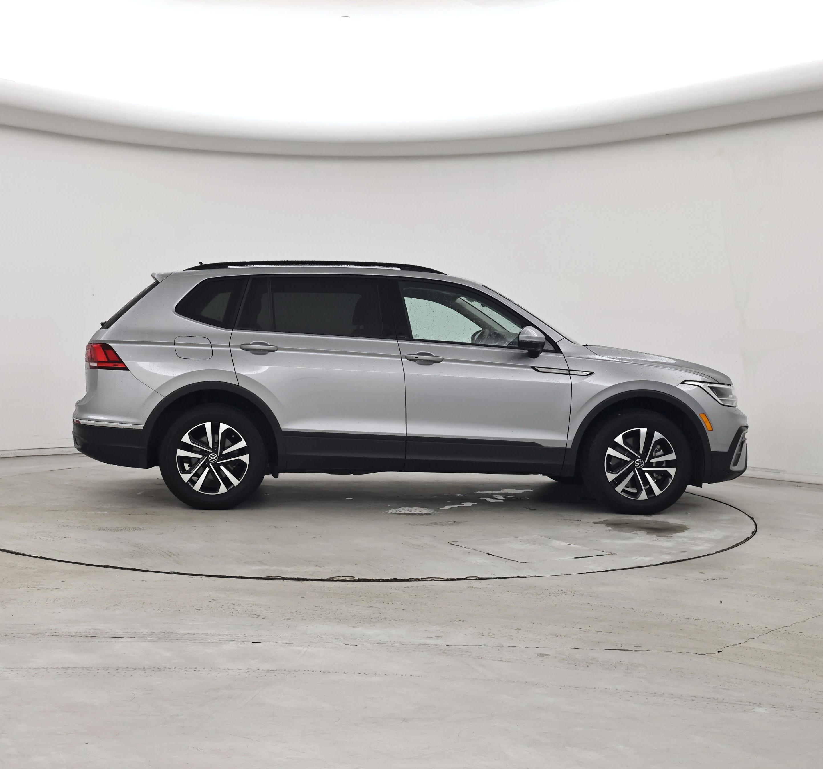 Thumbnail: 2023 Volkswagen Tiguan - 7
