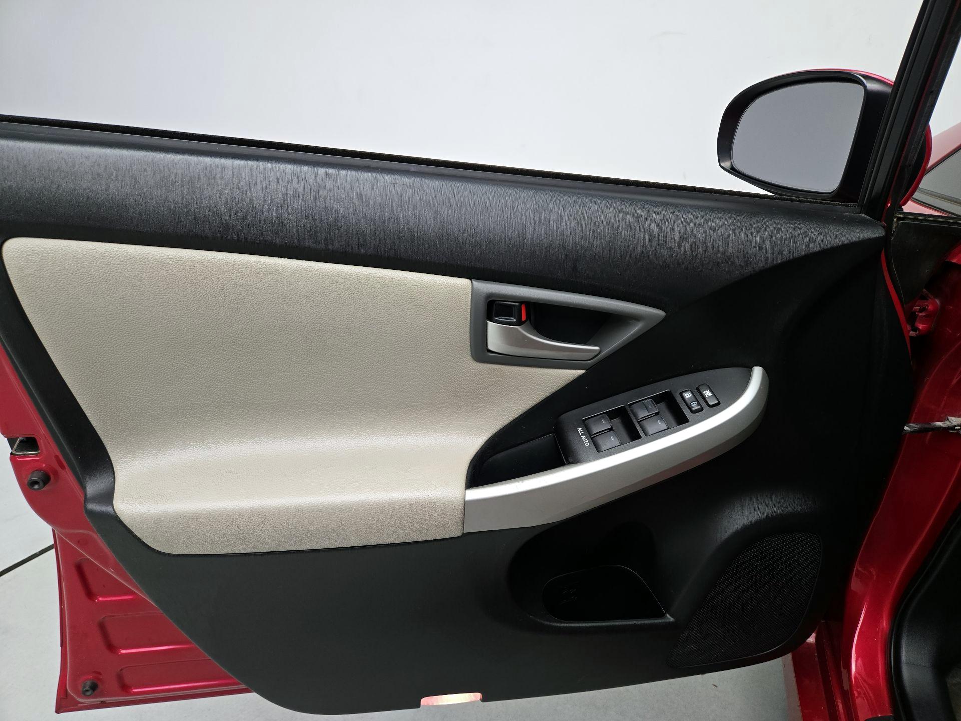 Thumbnail: 2014 Toyota Prius - 12
