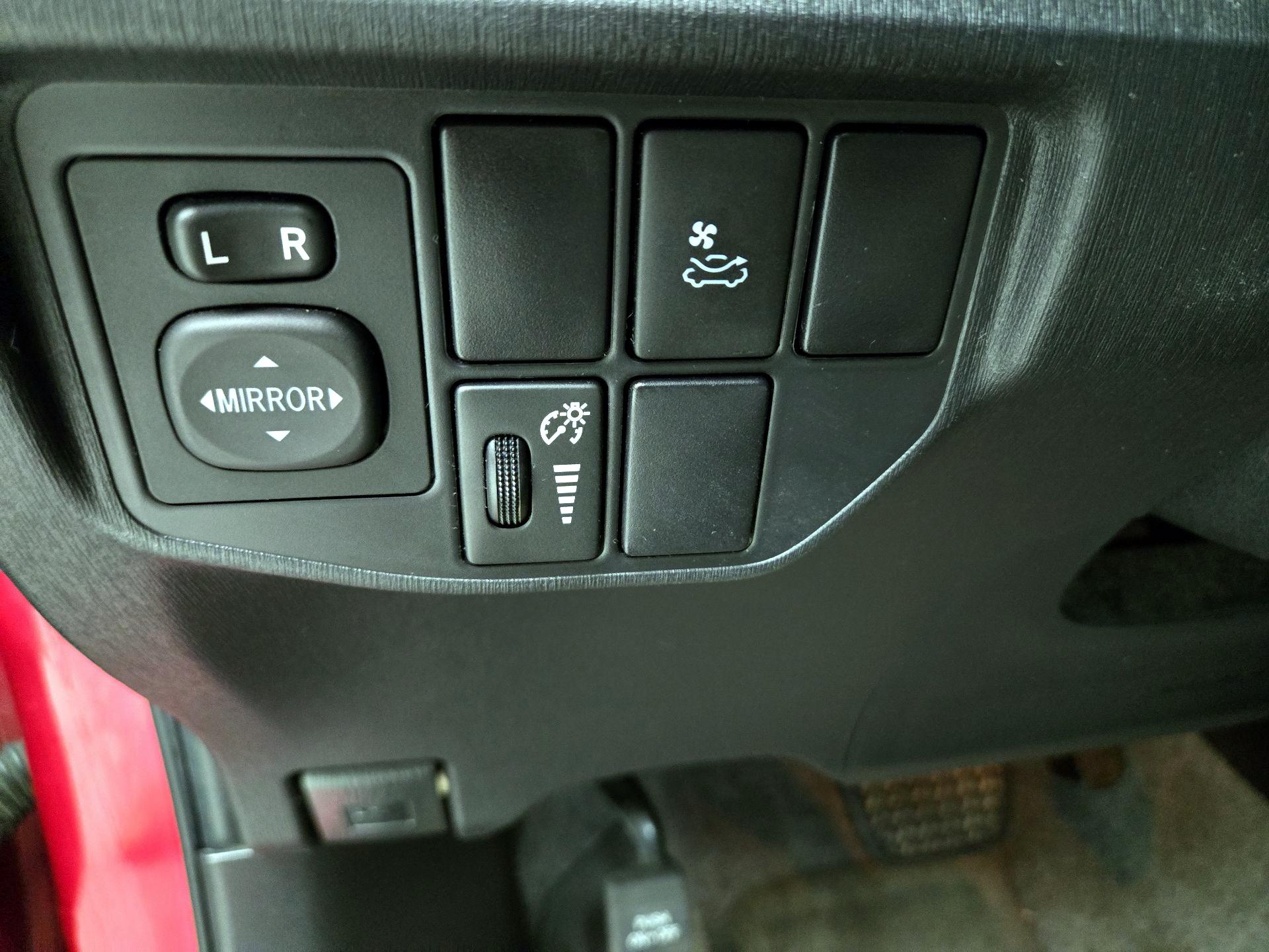 Thumbnail: 2014 Toyota Prius - 13