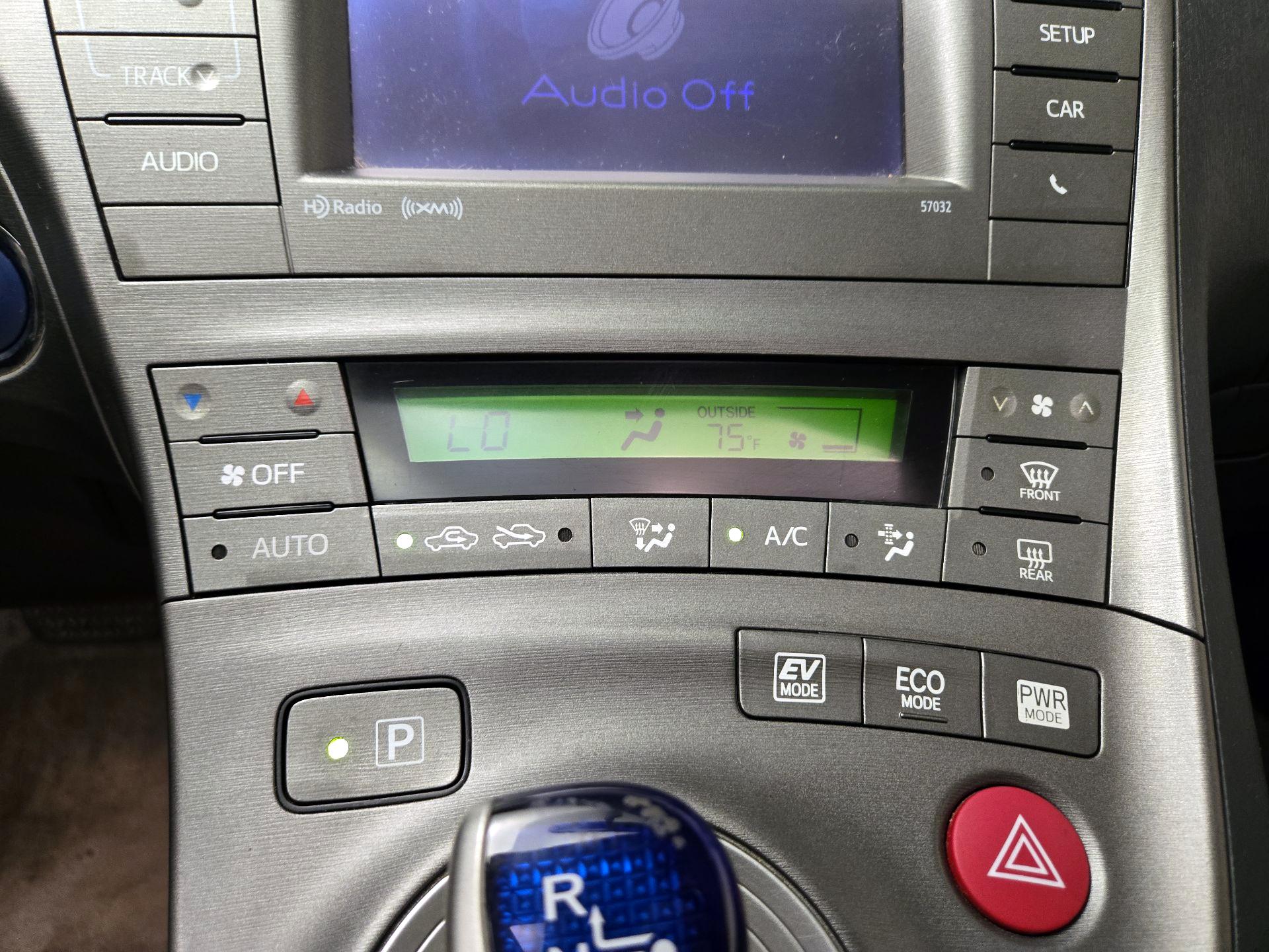 Thumbnail: 2014 Toyota Prius - 16