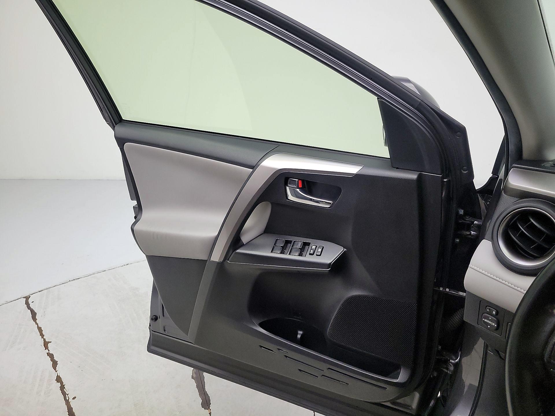 Thumbnail: 2017 Toyota RAV4 - 12