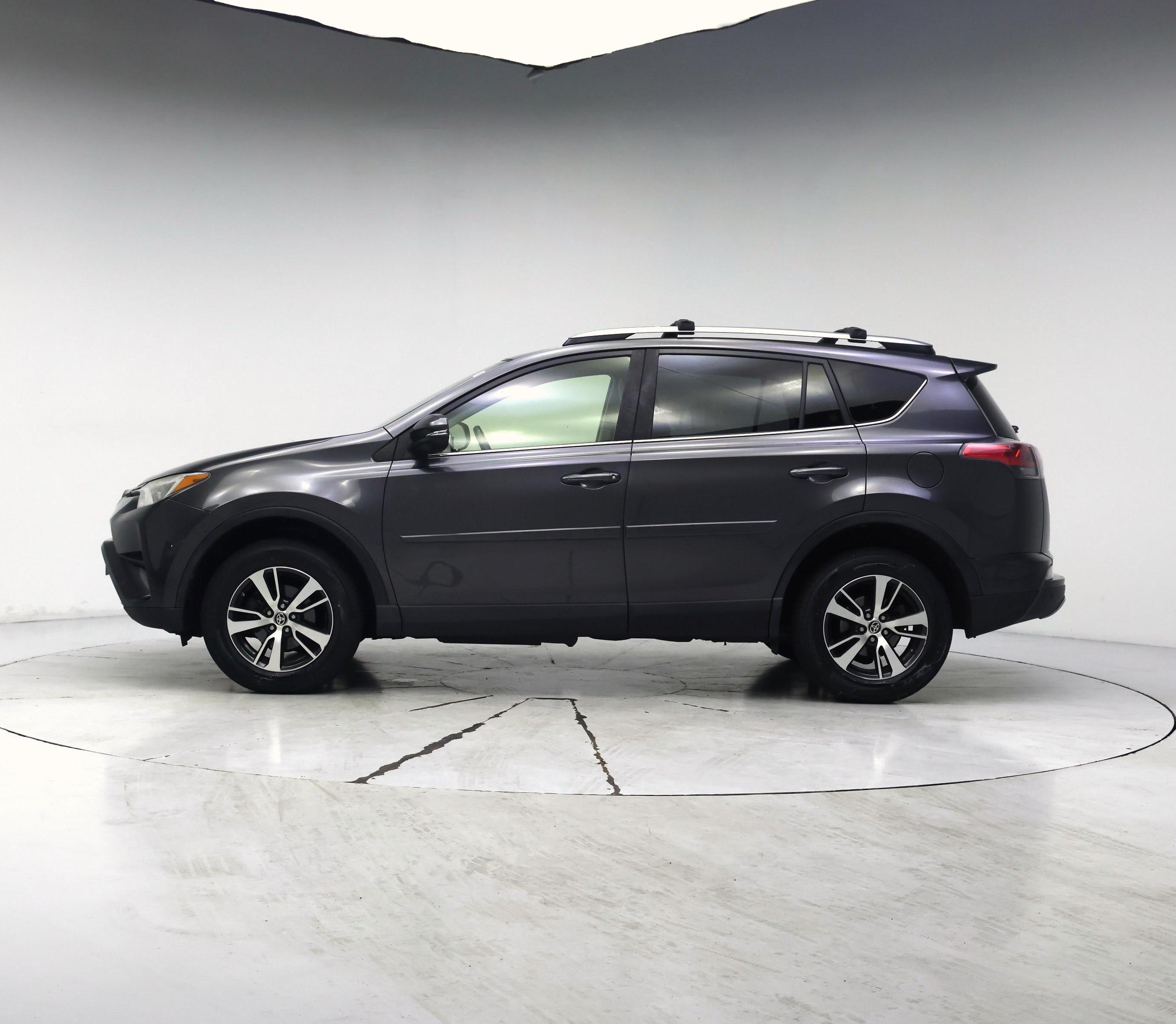 Thumbnail: 2017 Toyota RAV4 - 3