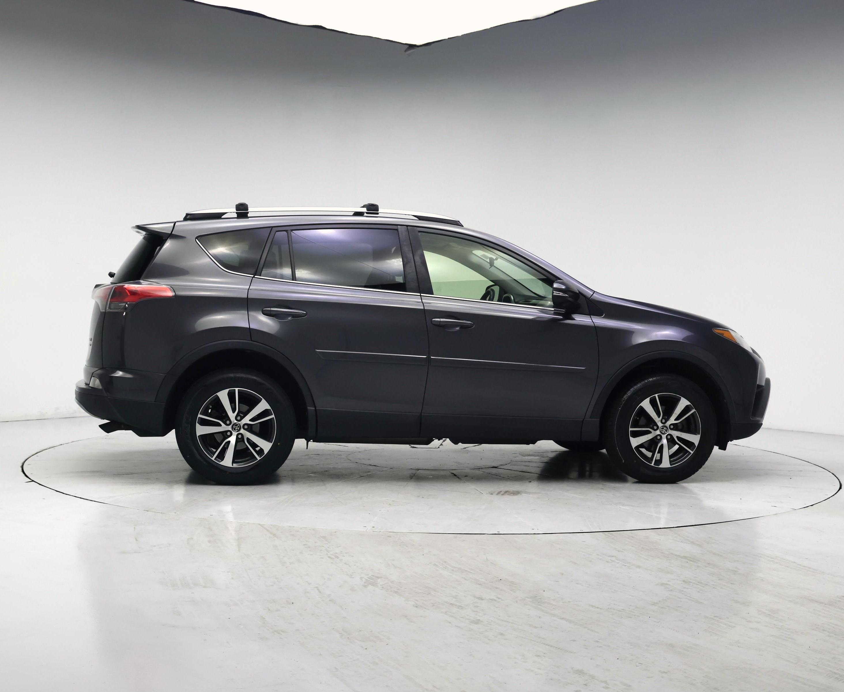 Thumbnail: 2017 Toyota RAV4 - 7