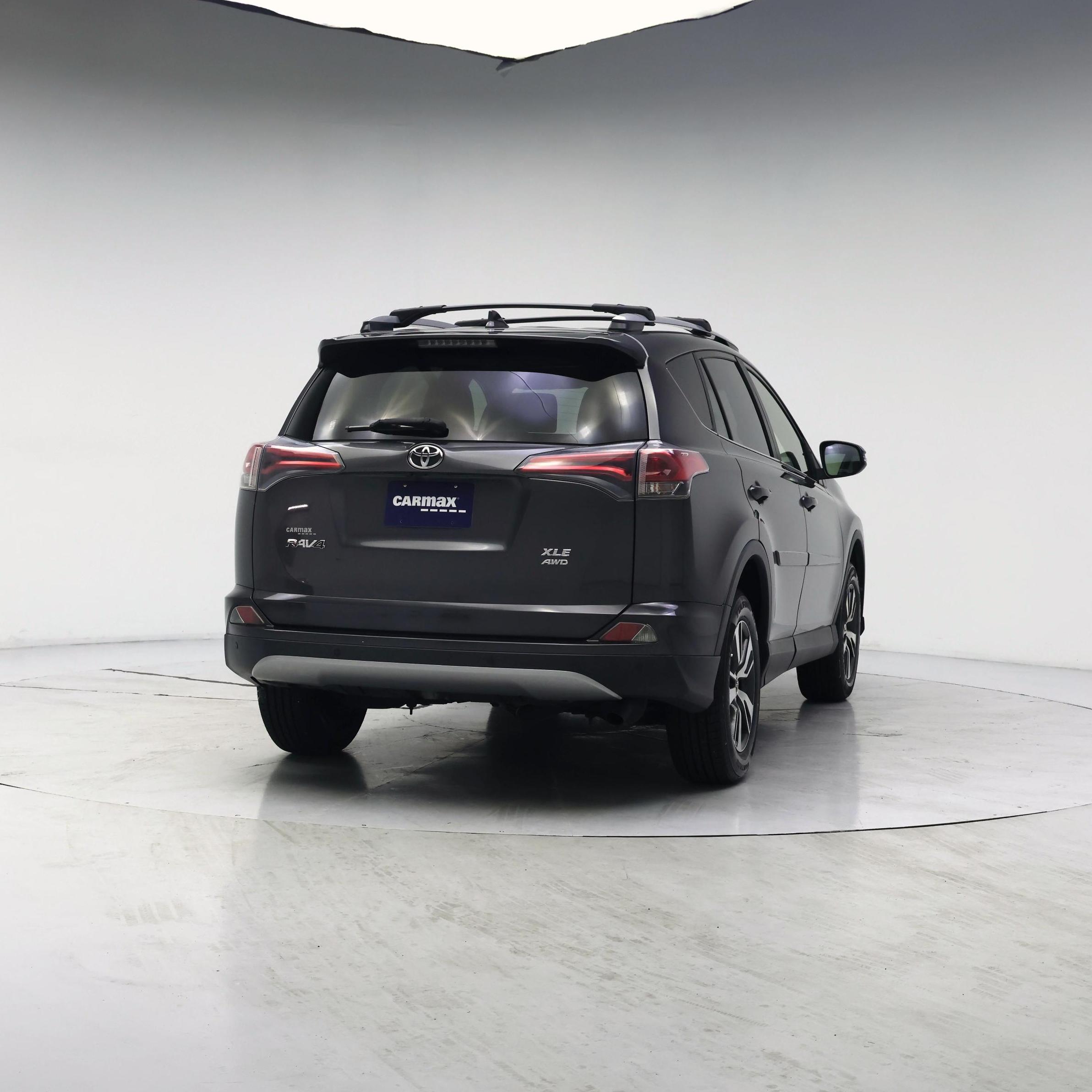 Thumbnail: 2017 Toyota RAV4 - 8