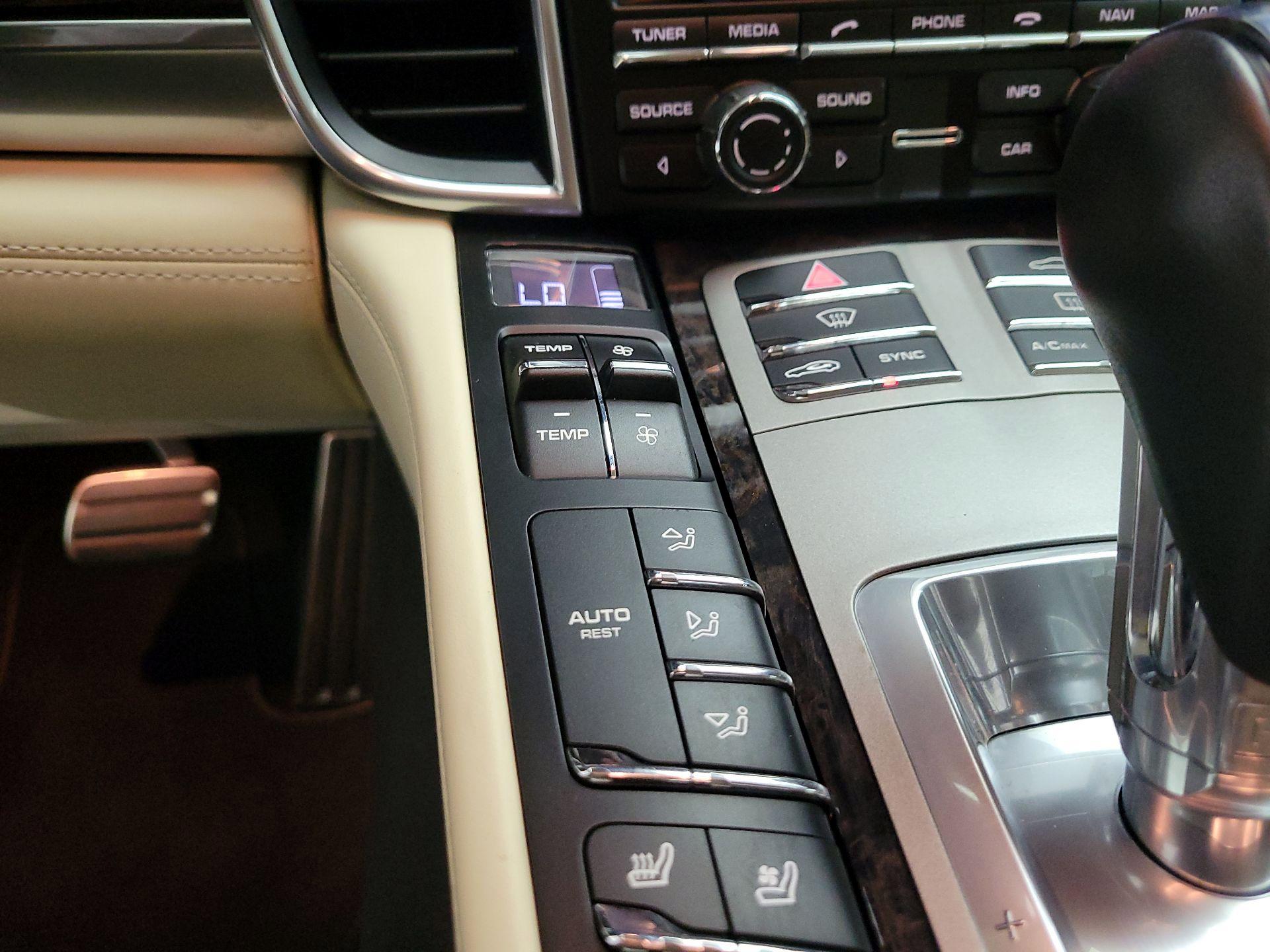 Thumbnail: 2015 Porsche Panamera - 14