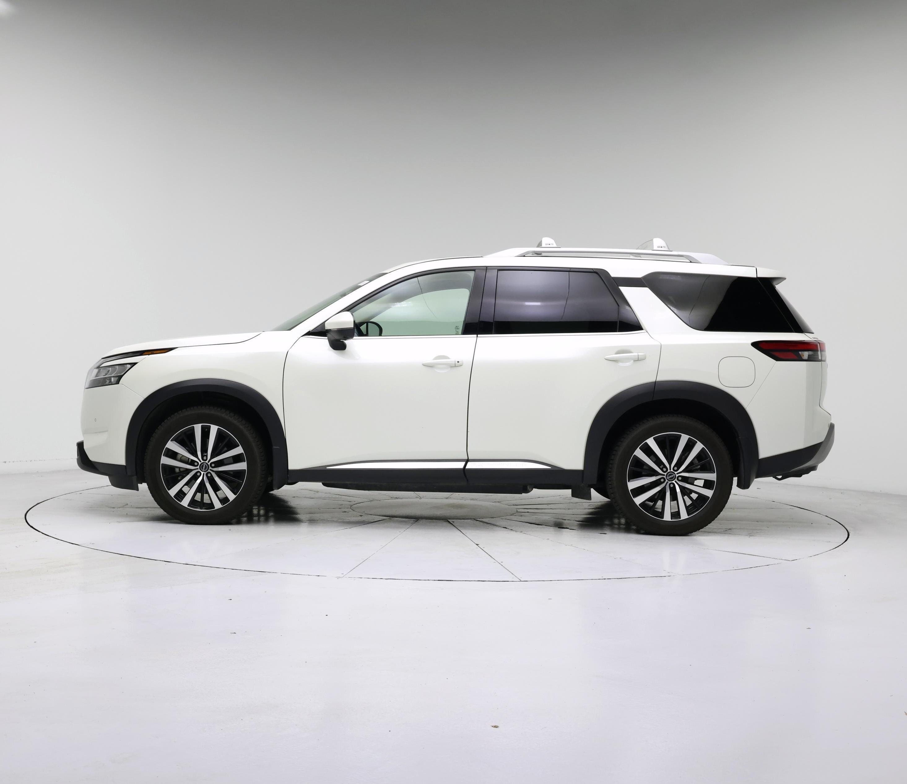 Thumbnail: 2024 Nissan Pathfinder - 3