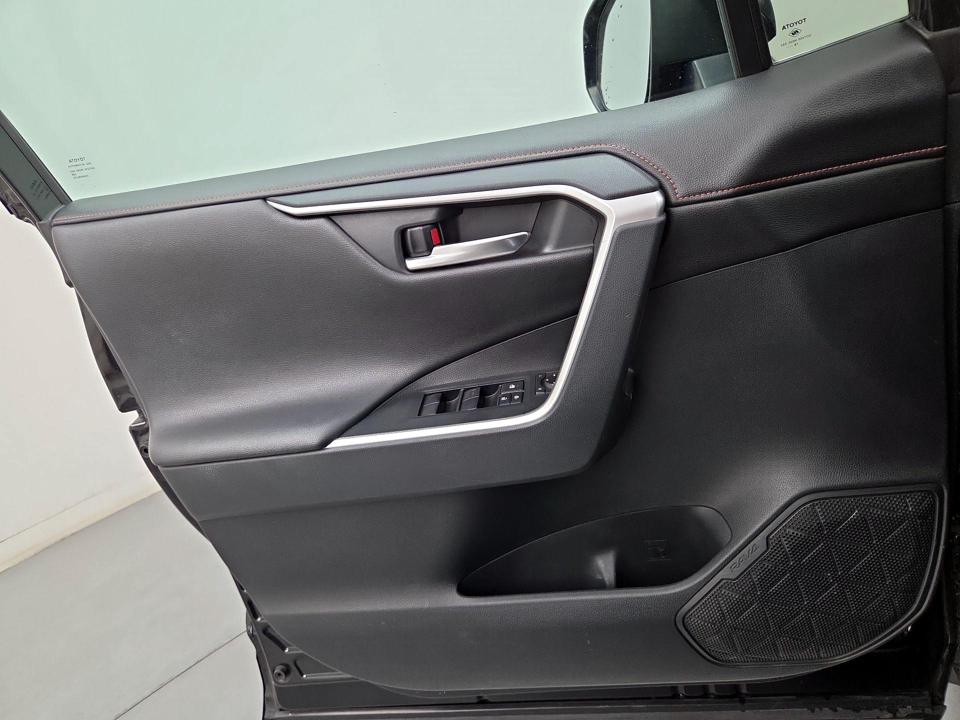 Thumbnail: 2019 Toyota RAV4 - 12