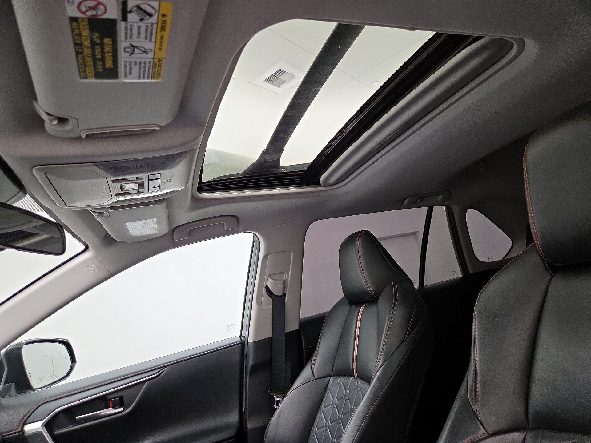 Thumbnail: 2019 Toyota RAV4 - 20