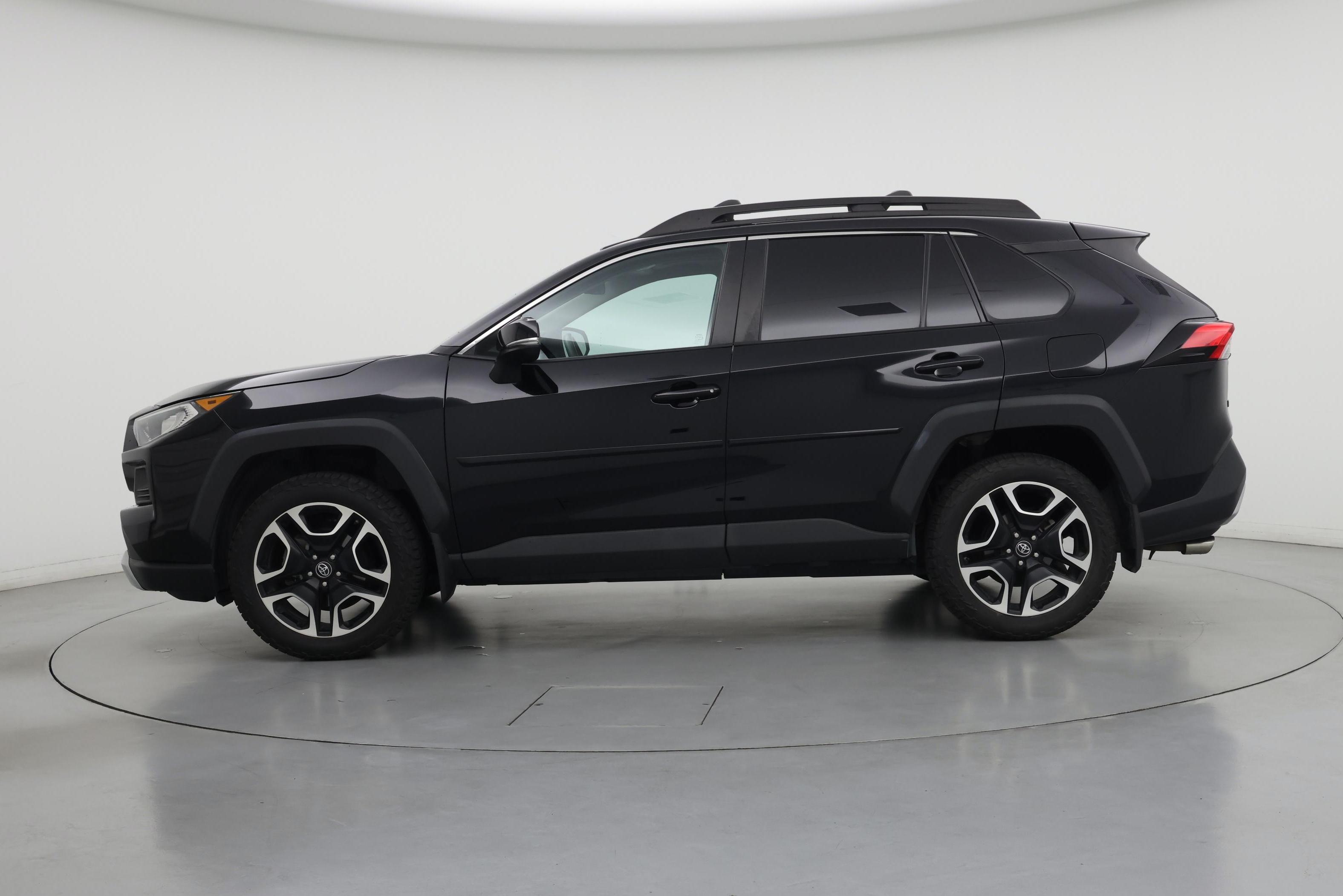 Thumbnail: 2019 Toyota RAV4 - 3