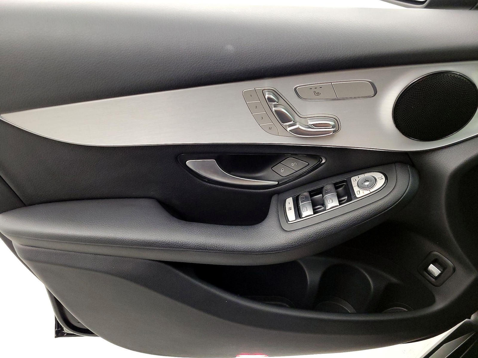 2022 Mercedes-Benz GLC GLC300 - Photo 13