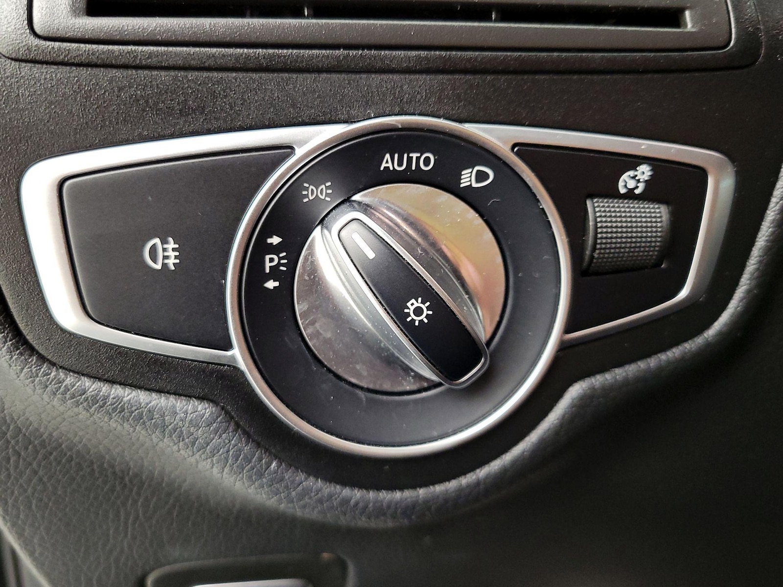 2022 Mercedes-Benz GLC GLC300 - Photo 14