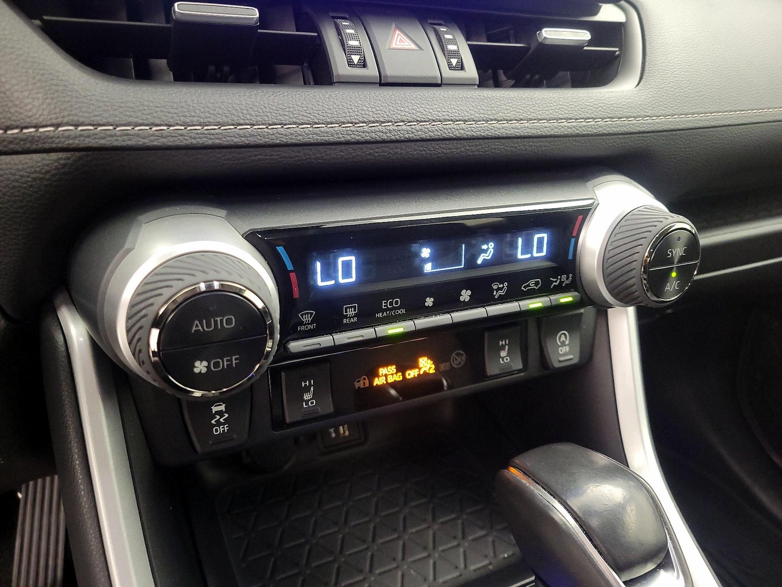 2024 Toyota RAV4 XLE Premium - Photo 17