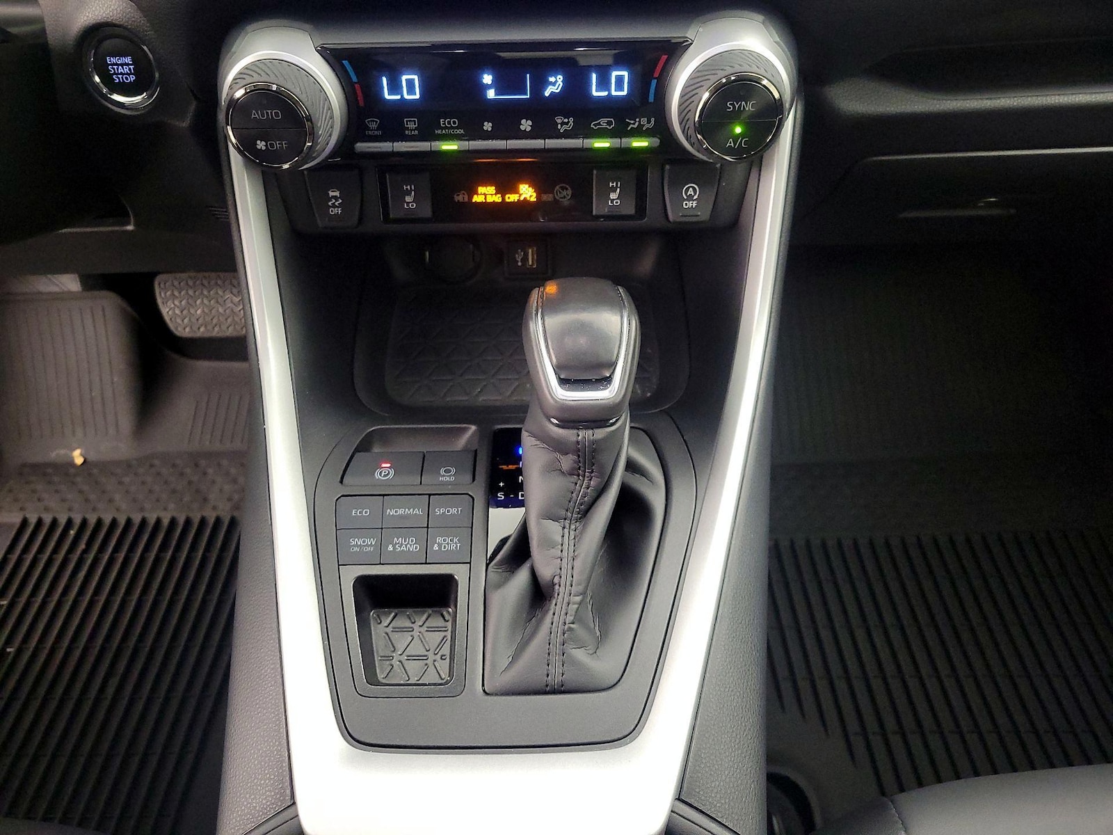 2024 Toyota RAV4 XLE Premium - Photo 18