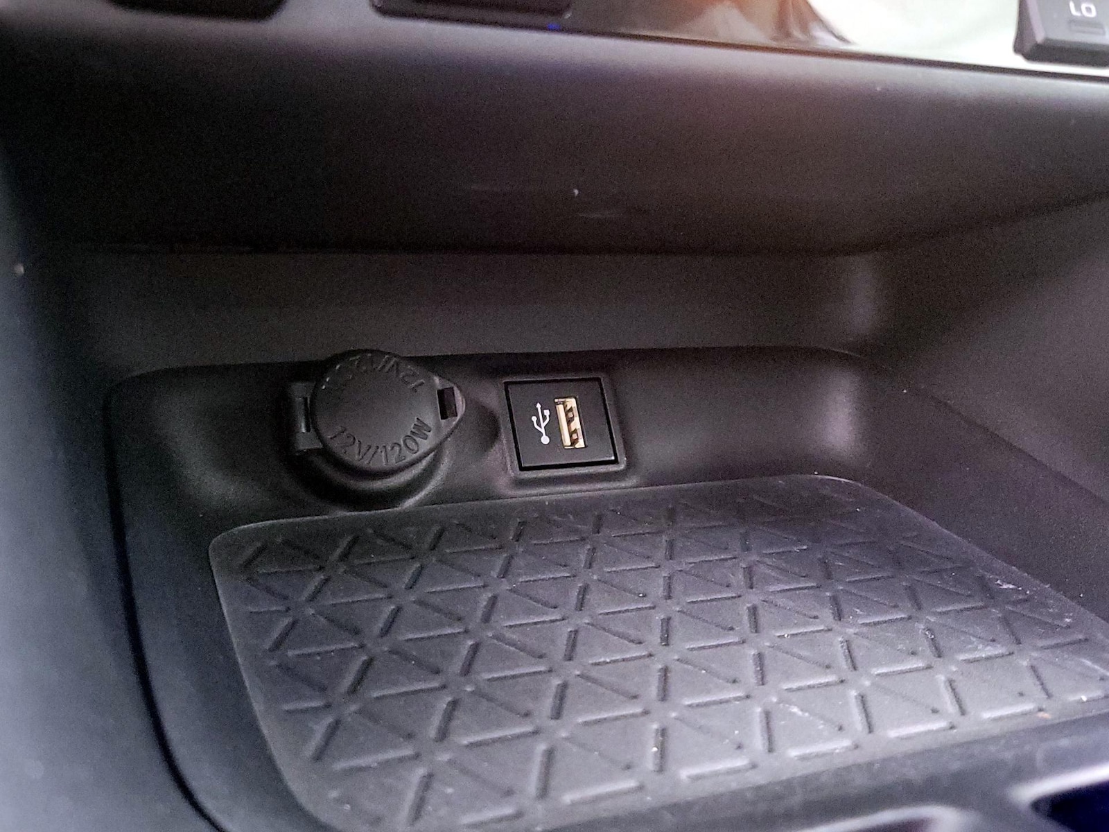 2024 Toyota RAV4 XLE Premium - Photo 19