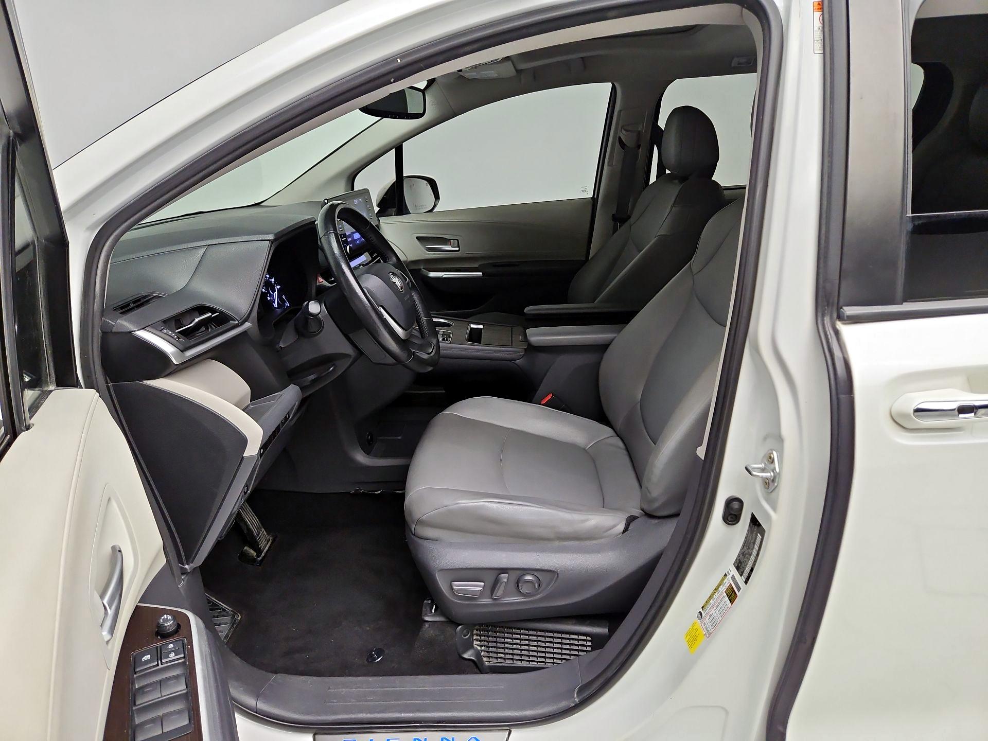 Thumbnail: 2021 Toyota Sienna - 11
