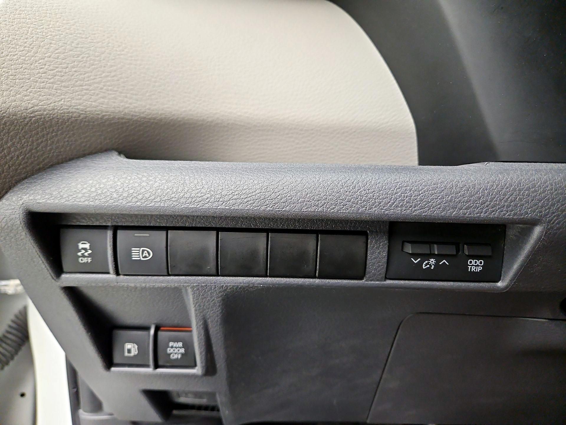 Thumbnail: 2021 Toyota Sienna - 13