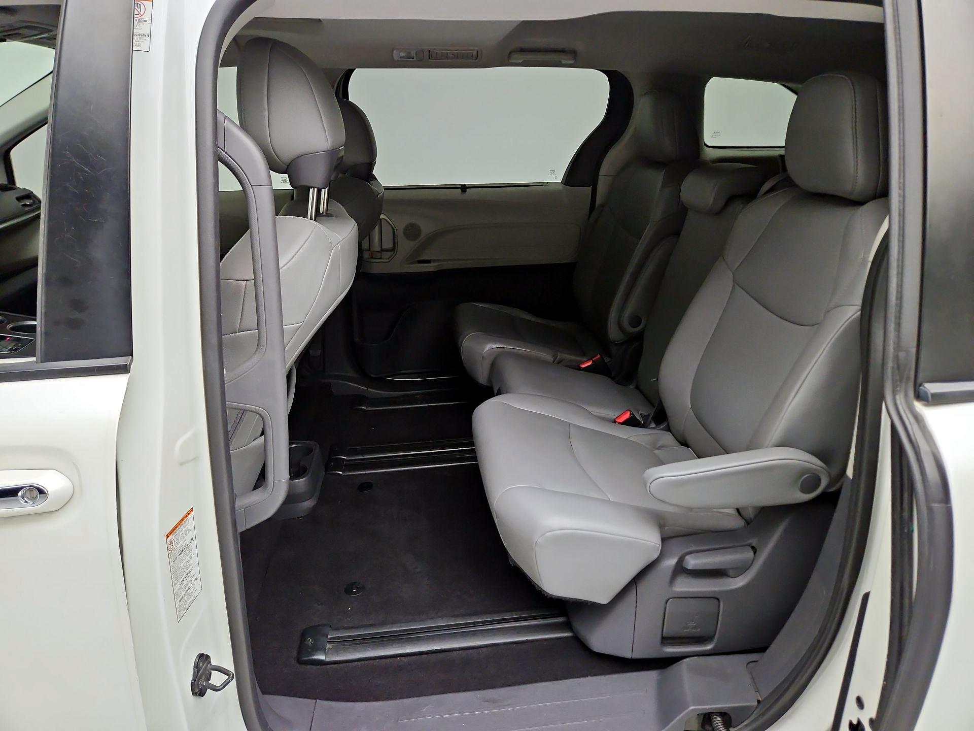 Thumbnail: 2021 Toyota Sienna - 20