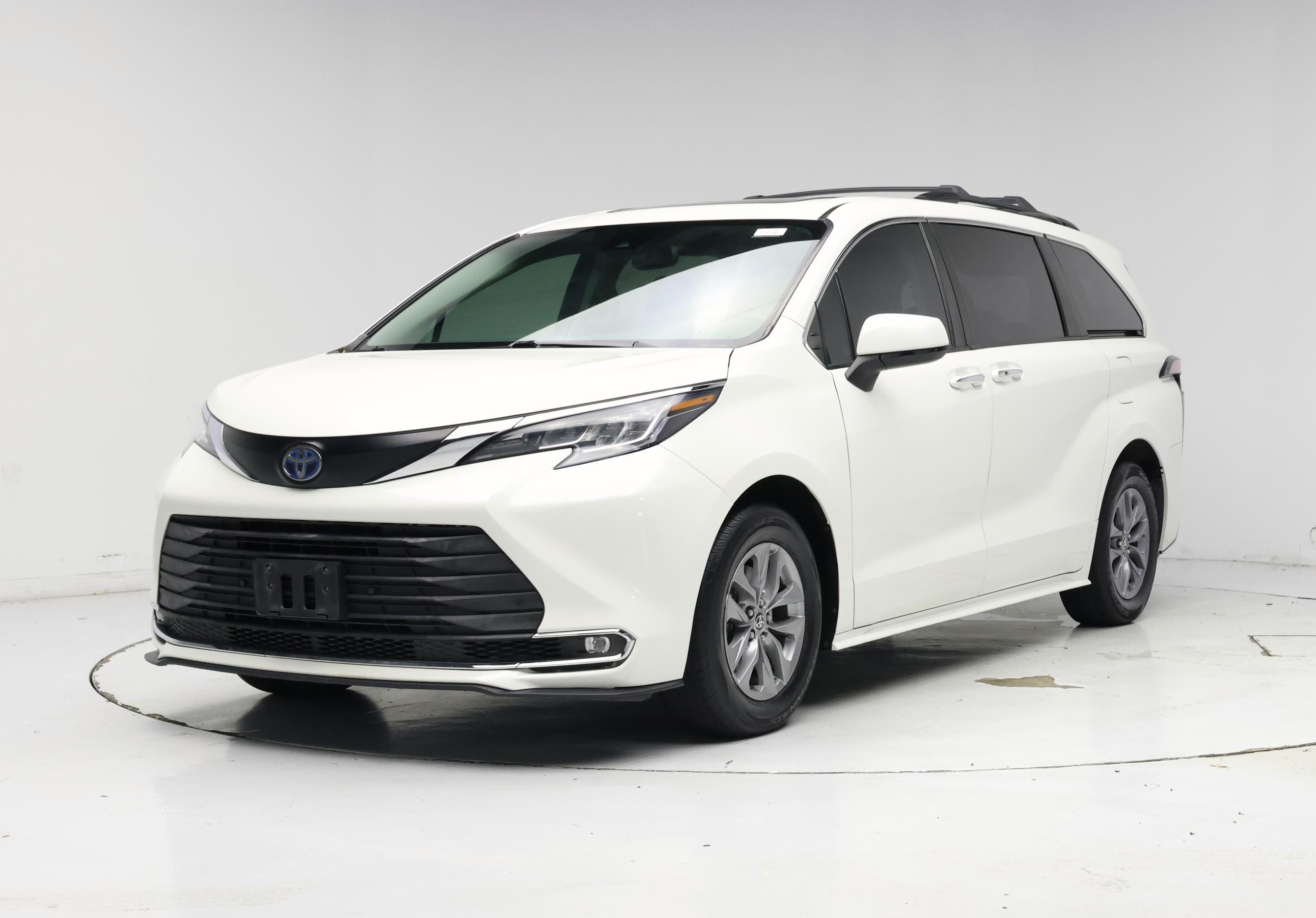 Thumbnail: 2021 Toyota Sienna - 4