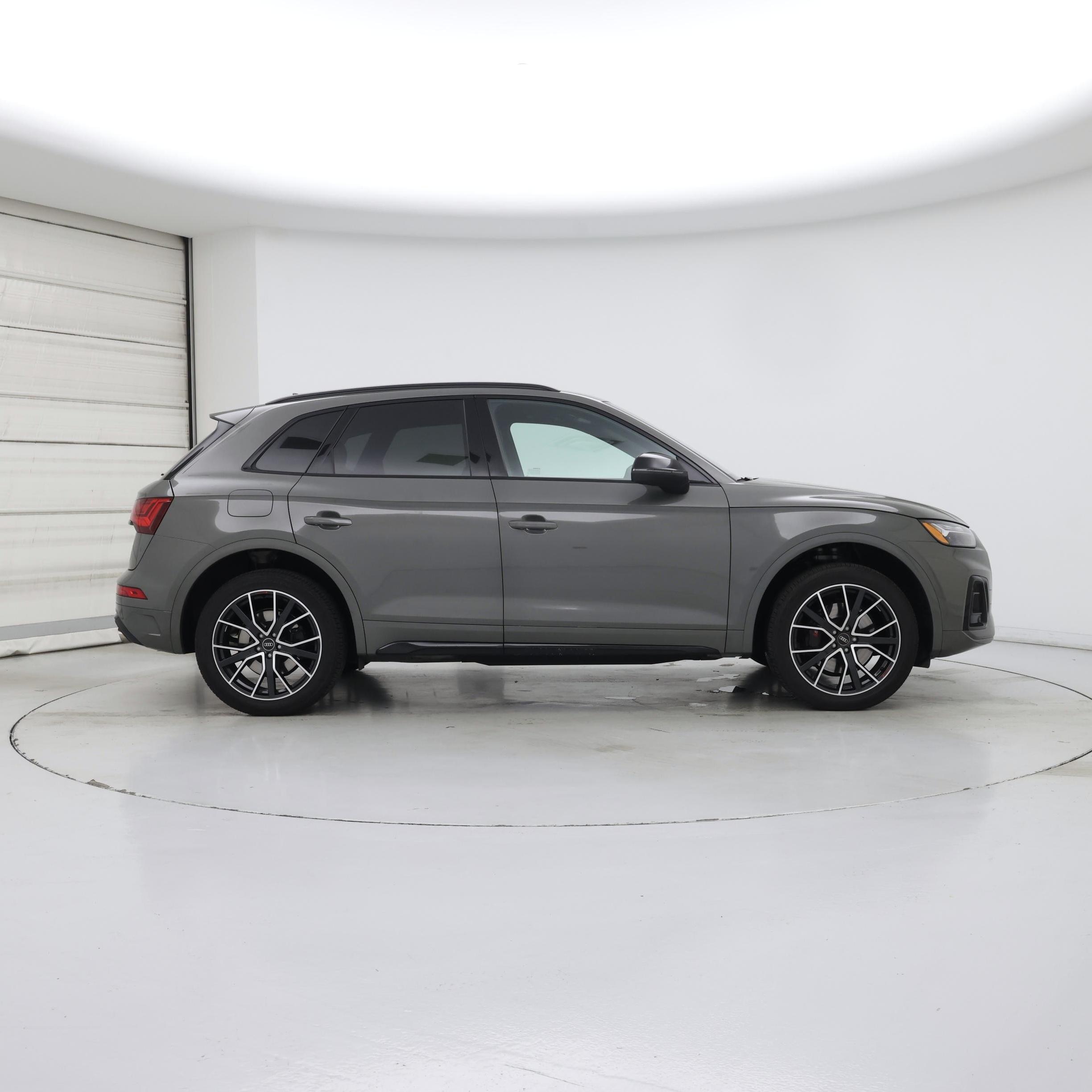Thumbnail: 2023 Audi SQ5 - 7