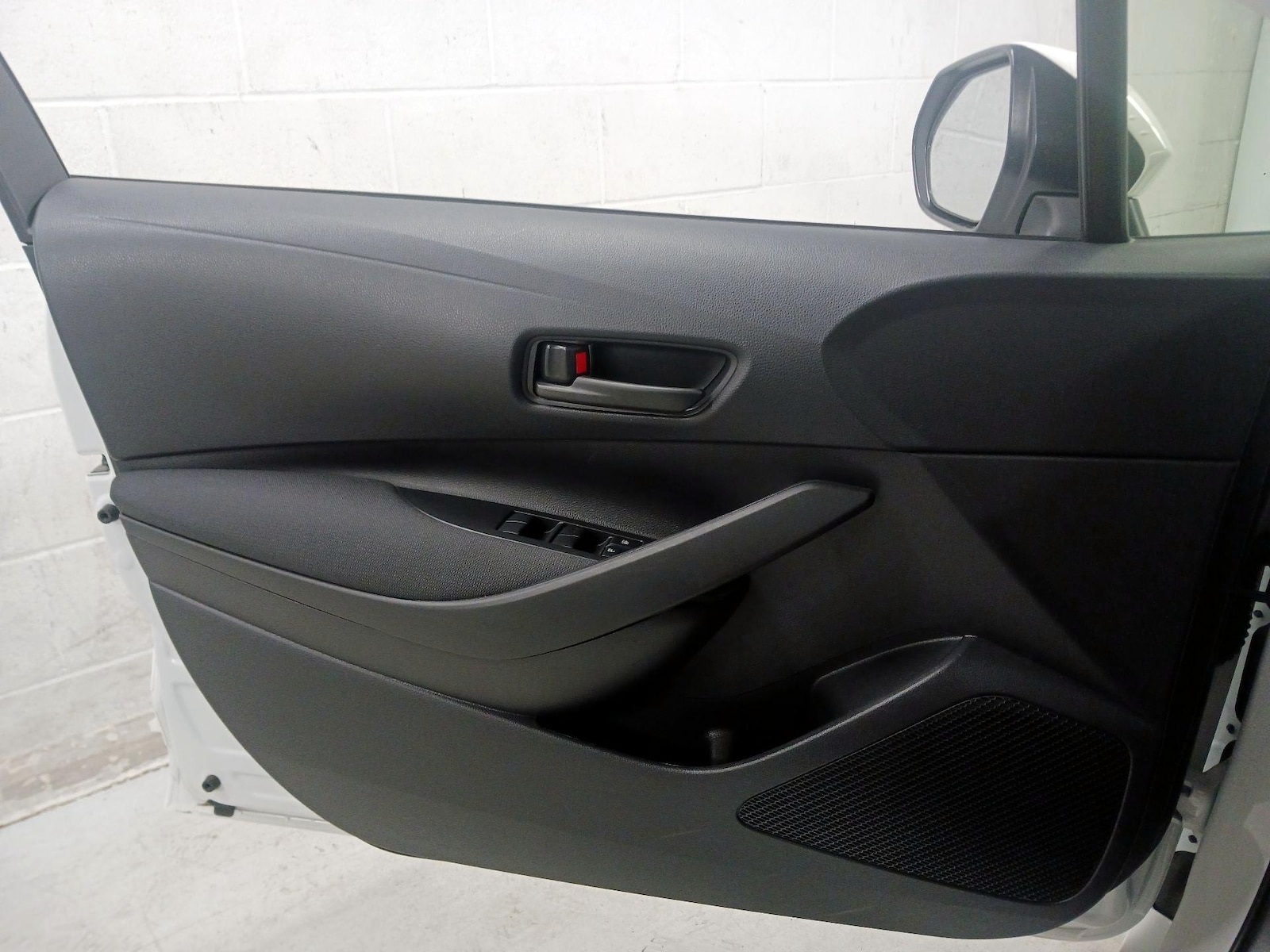 2026 Toyota Corolla LE - Photo 13