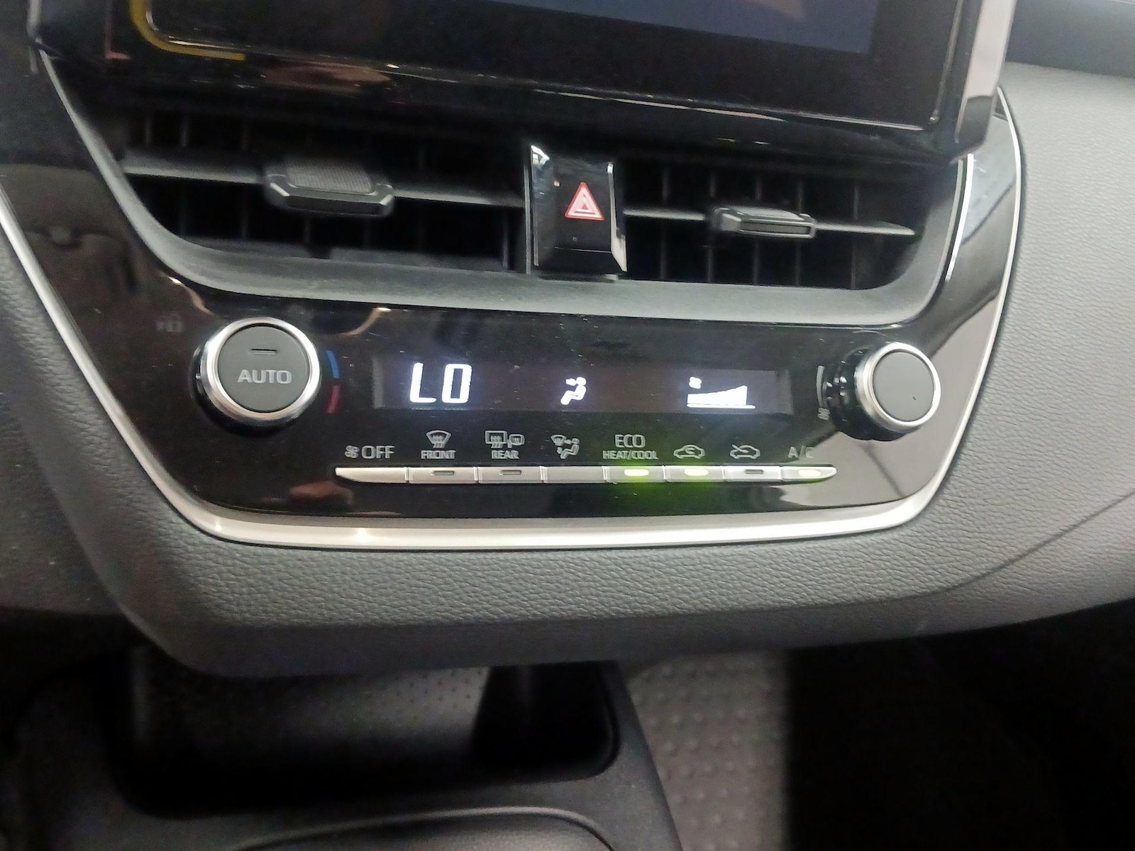 2026 Toyota Corolla LE - Photo 16