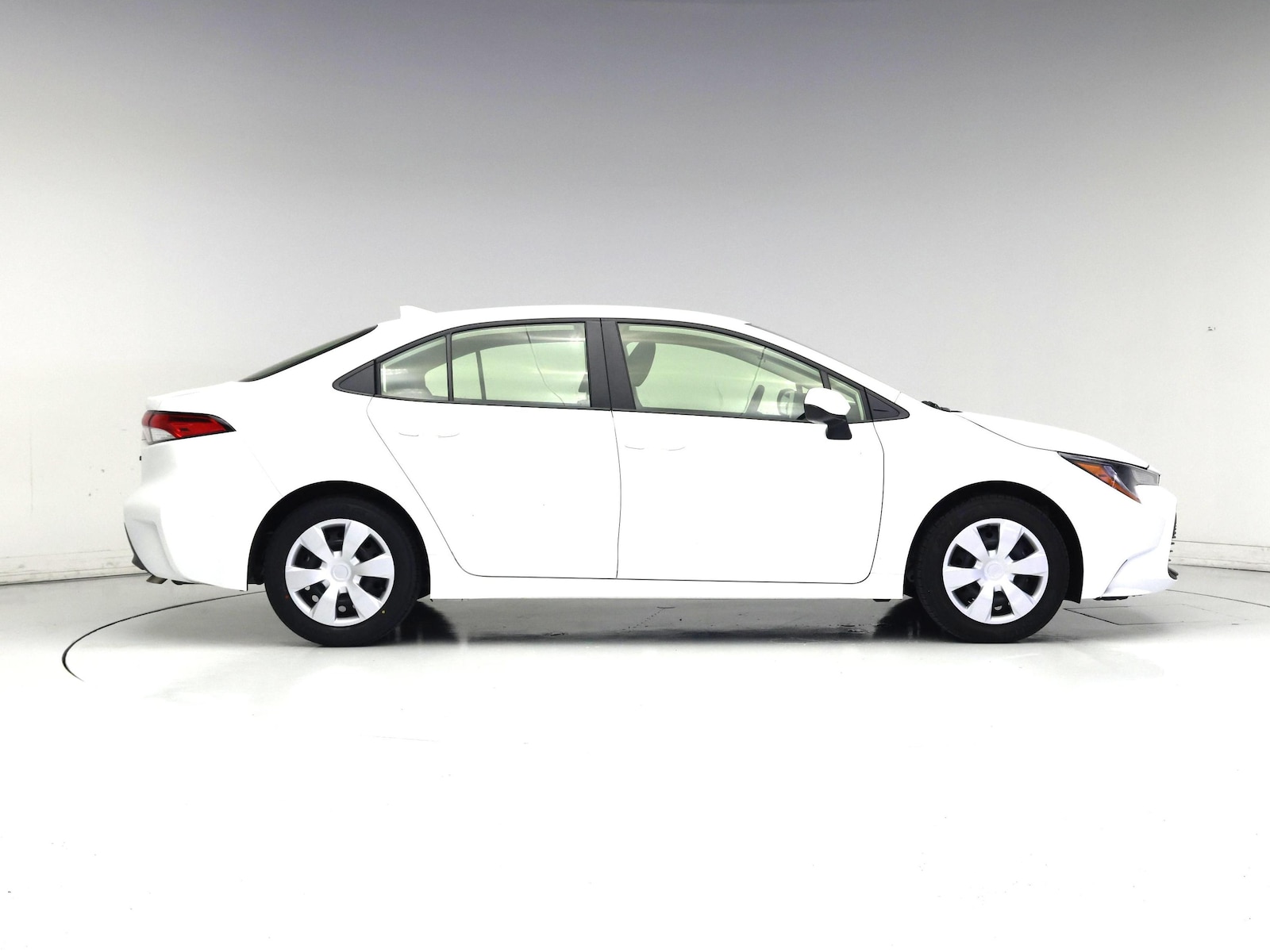 2026 Toyota Corolla LE - Photo 8