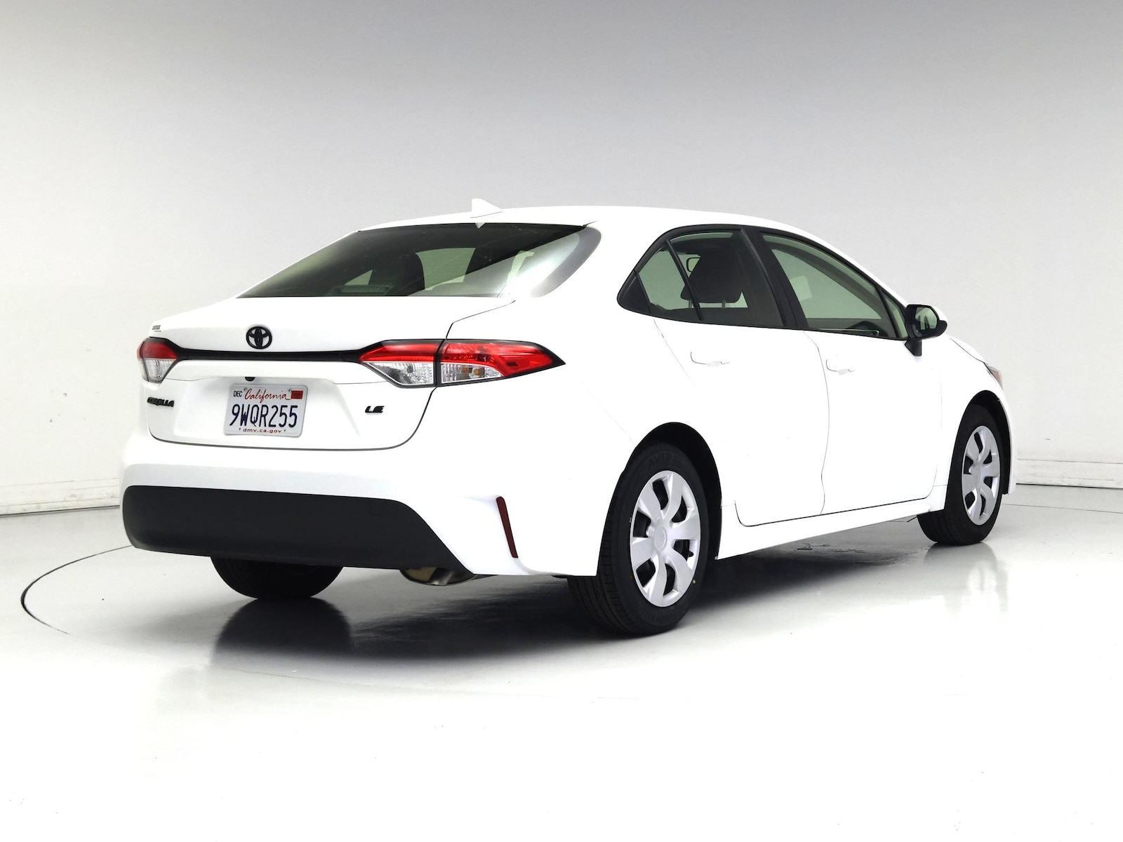 2026 Toyota Corolla LE - Photo 9