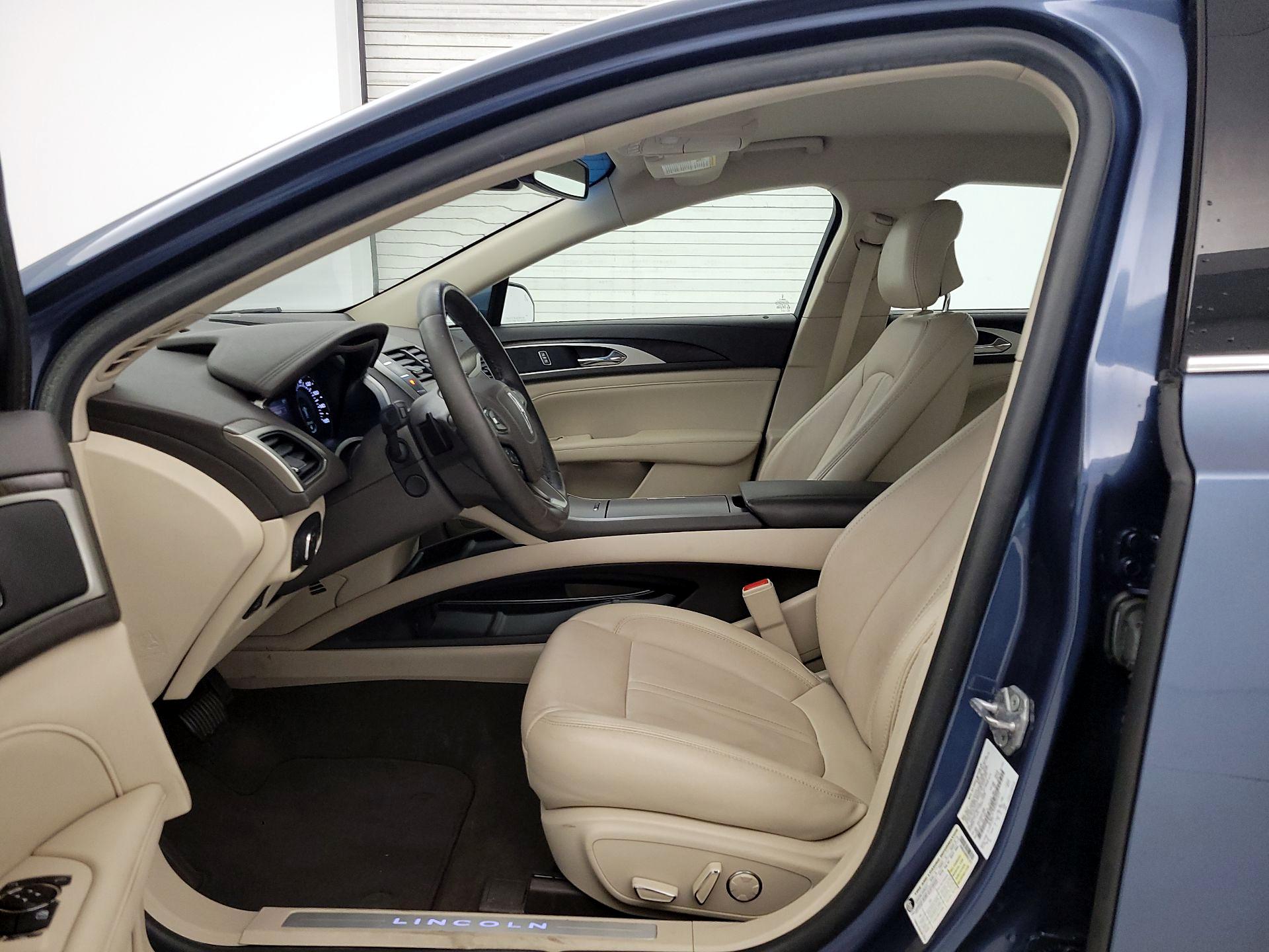 Thumbnail: 2019 Lincoln MKZ - 11