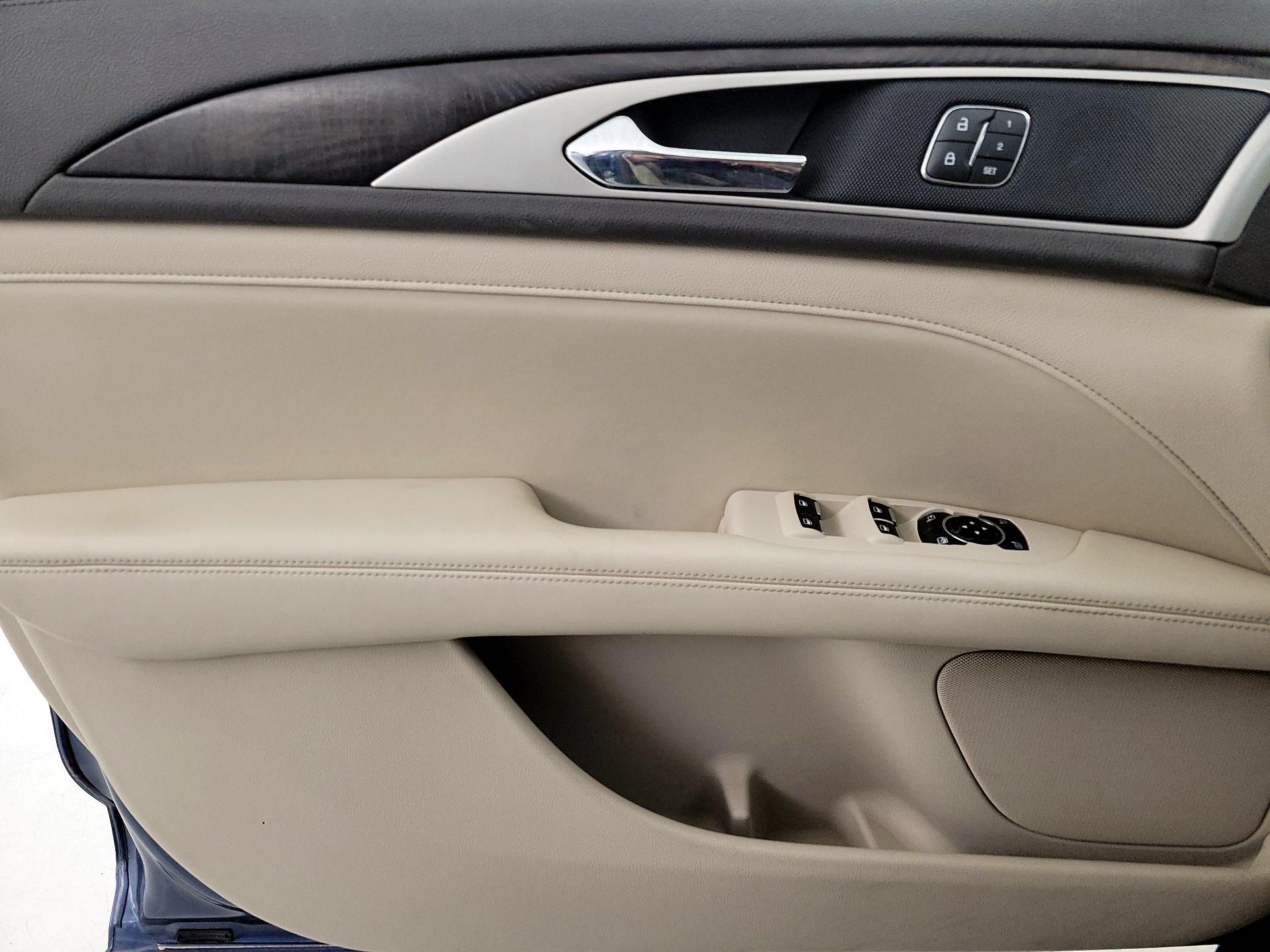 Thumbnail: 2019 Lincoln MKZ - 12