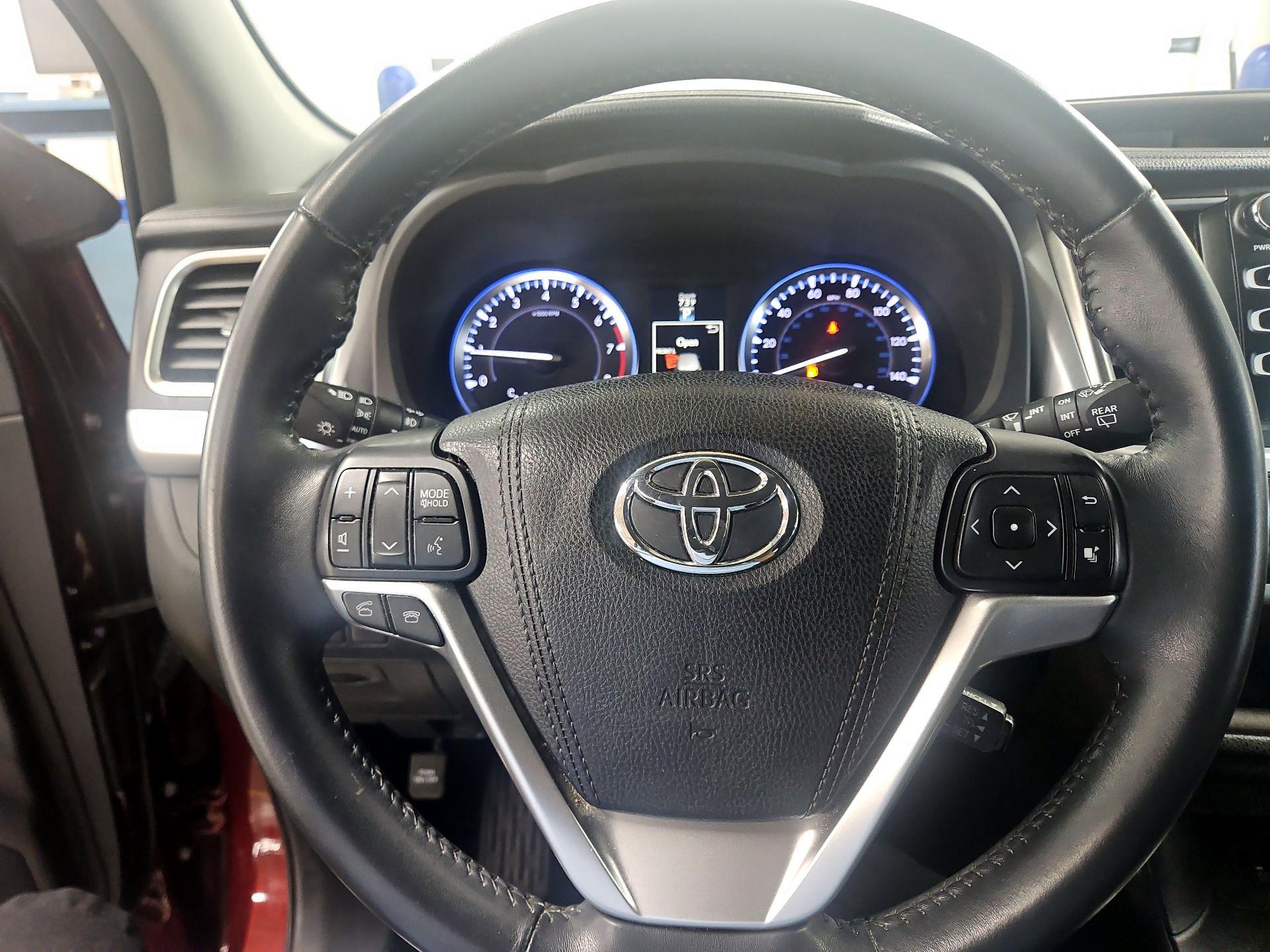 Thumbnail: 2016 Toyota Highlander - 10