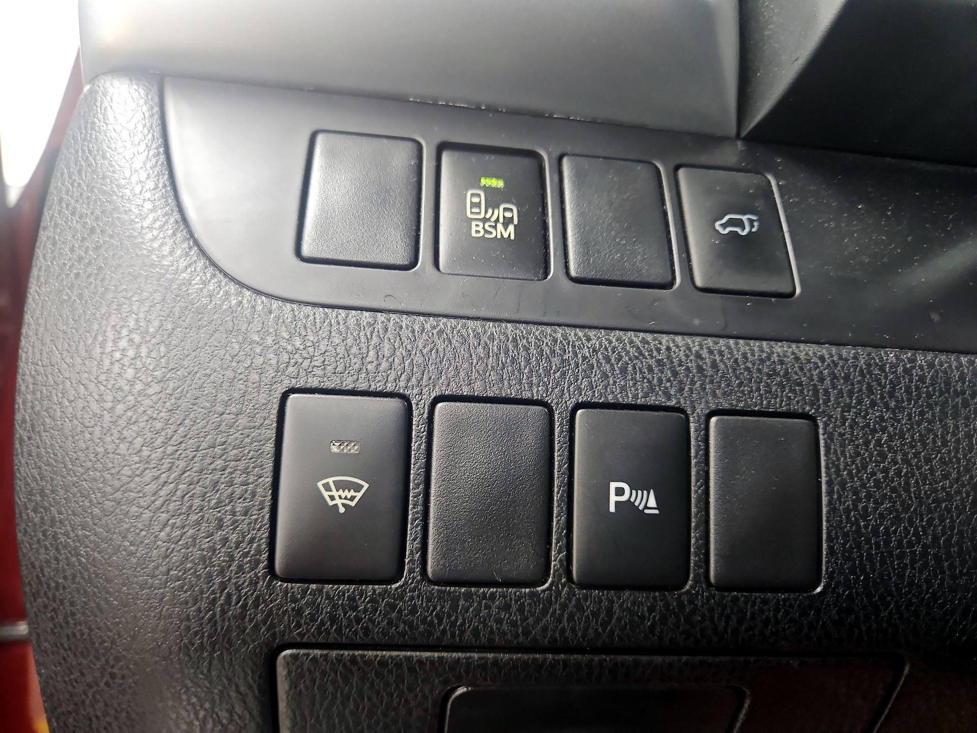 Thumbnail: 2016 Toyota Highlander - 13