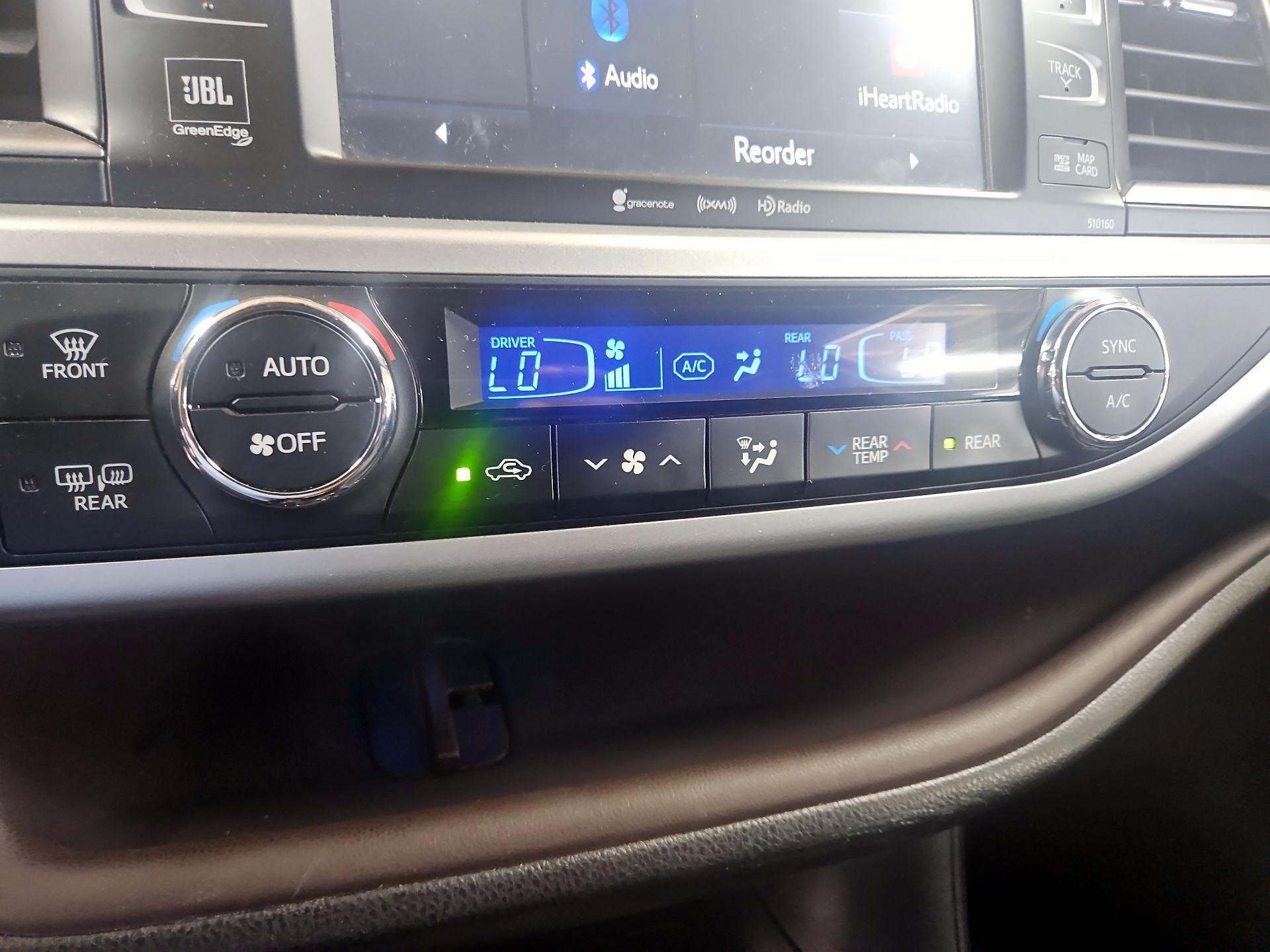 Thumbnail: 2016 Toyota Highlander - 16