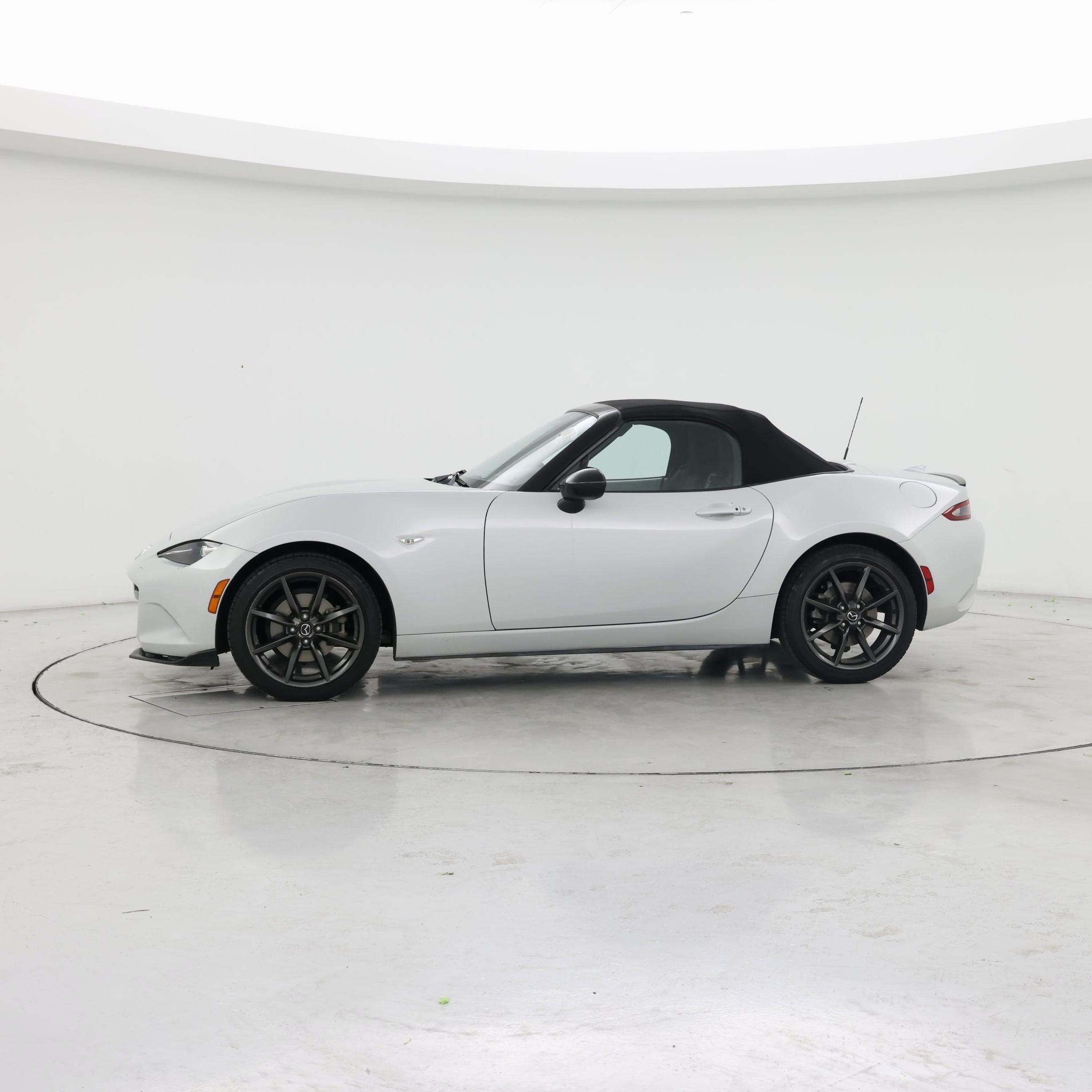 Thumbnail: 2017 Mazda MX-5 Miata - 3