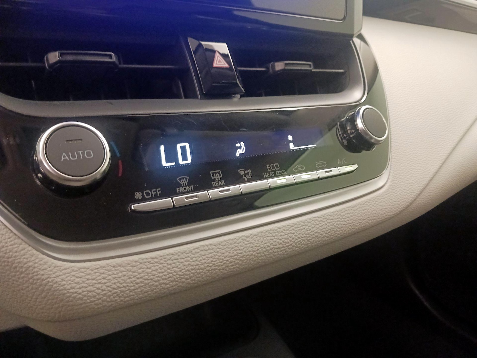 2025 Toyota Corolla LE - Photo 17