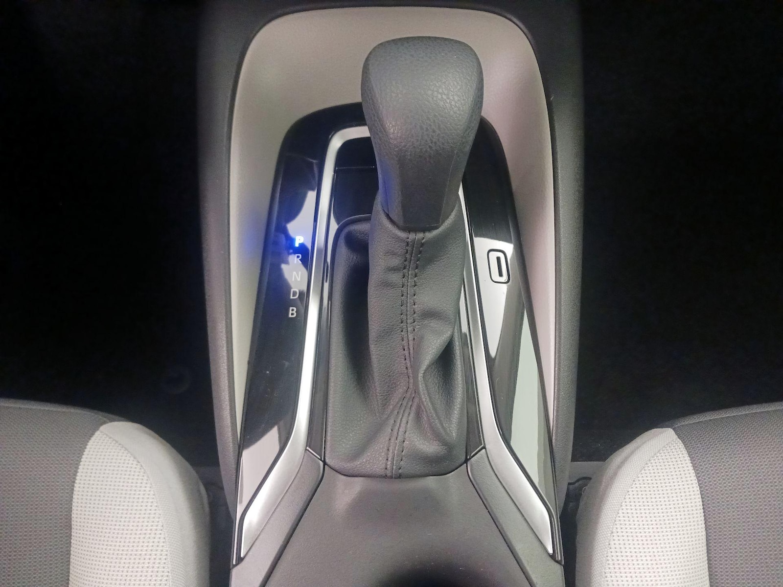2025 Toyota Corolla LE - Photo 18