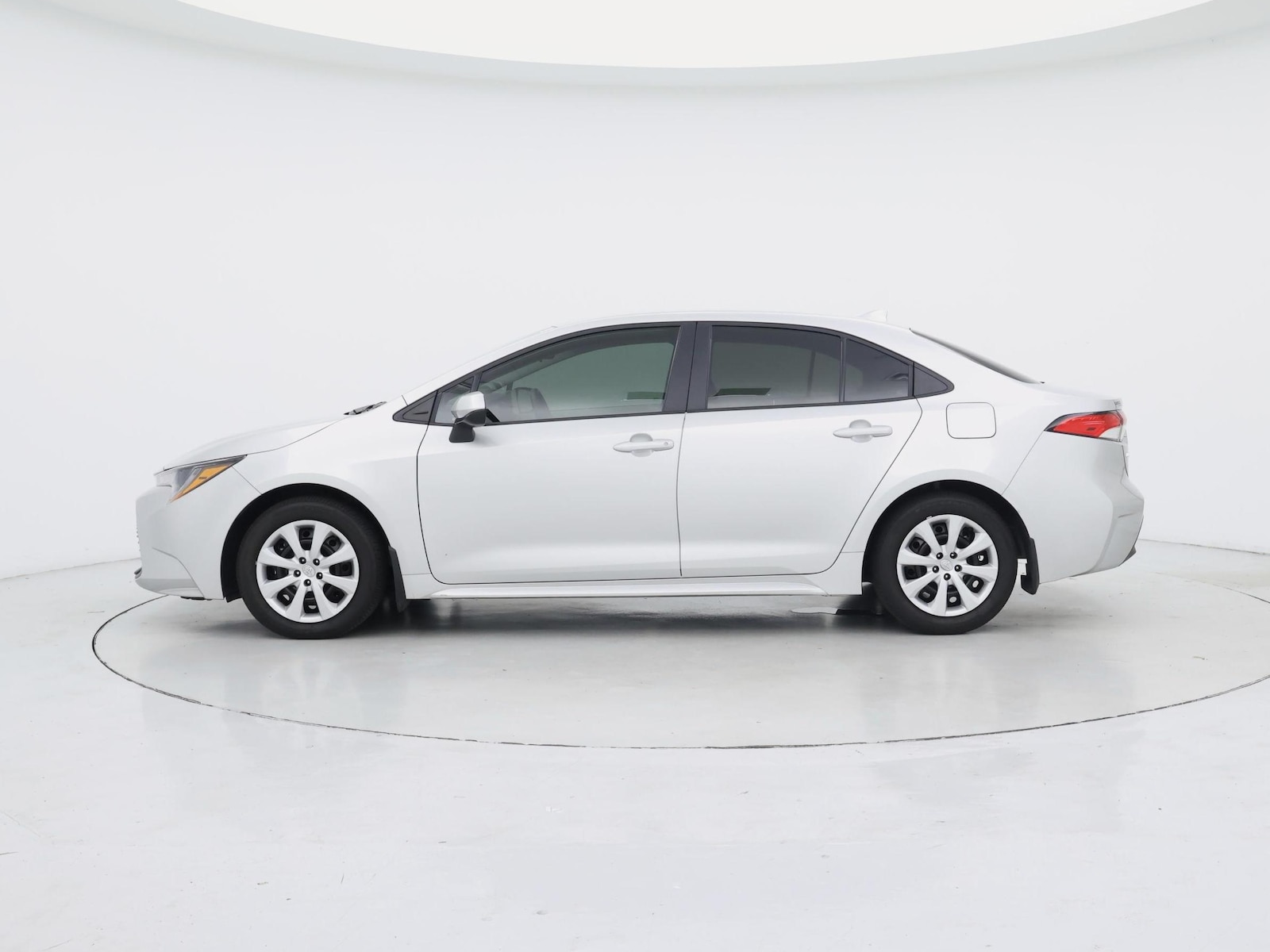 2025 Toyota Corolla LE - Photo 4