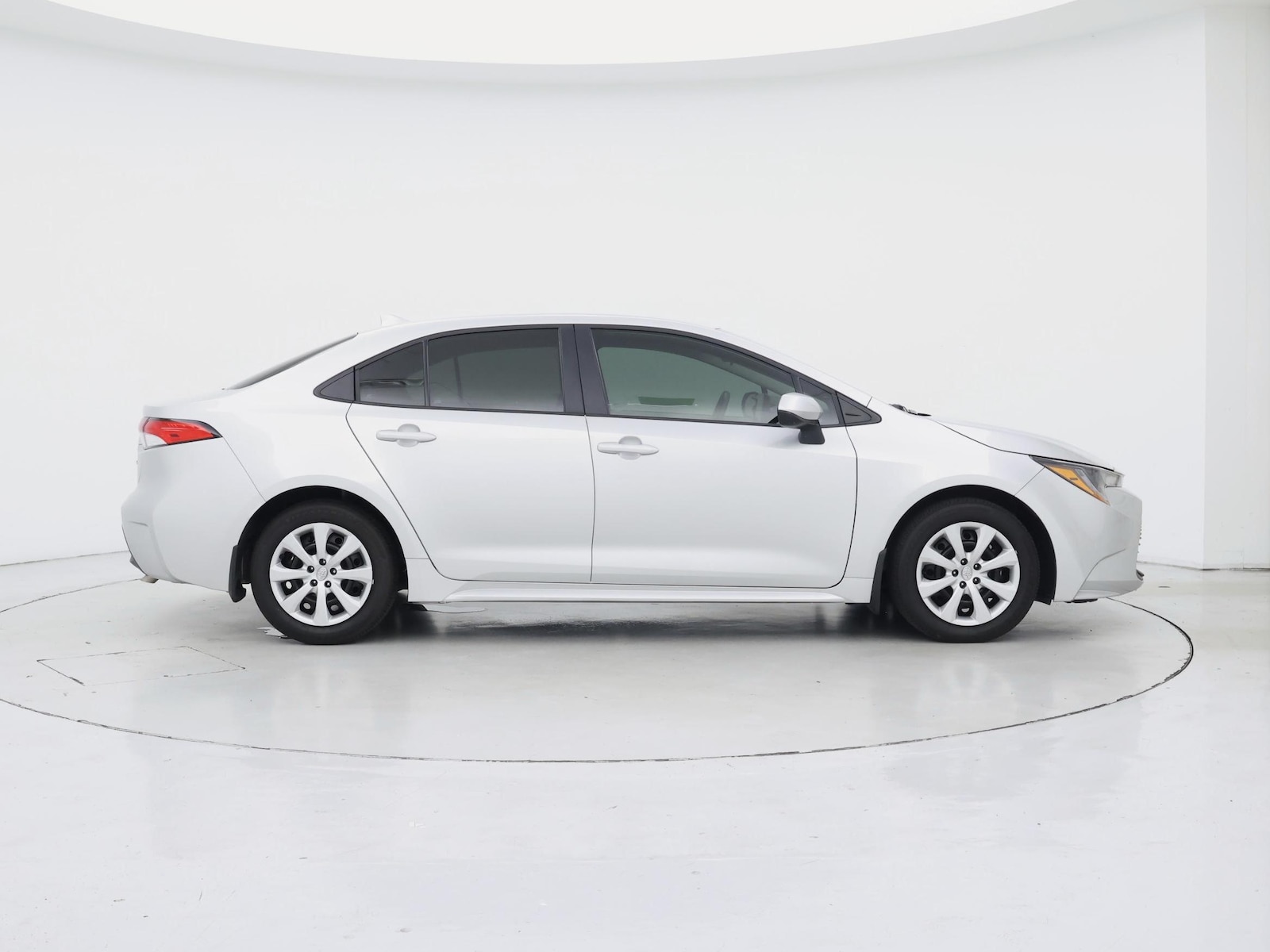 2025 Toyota Corolla LE - Photo 8