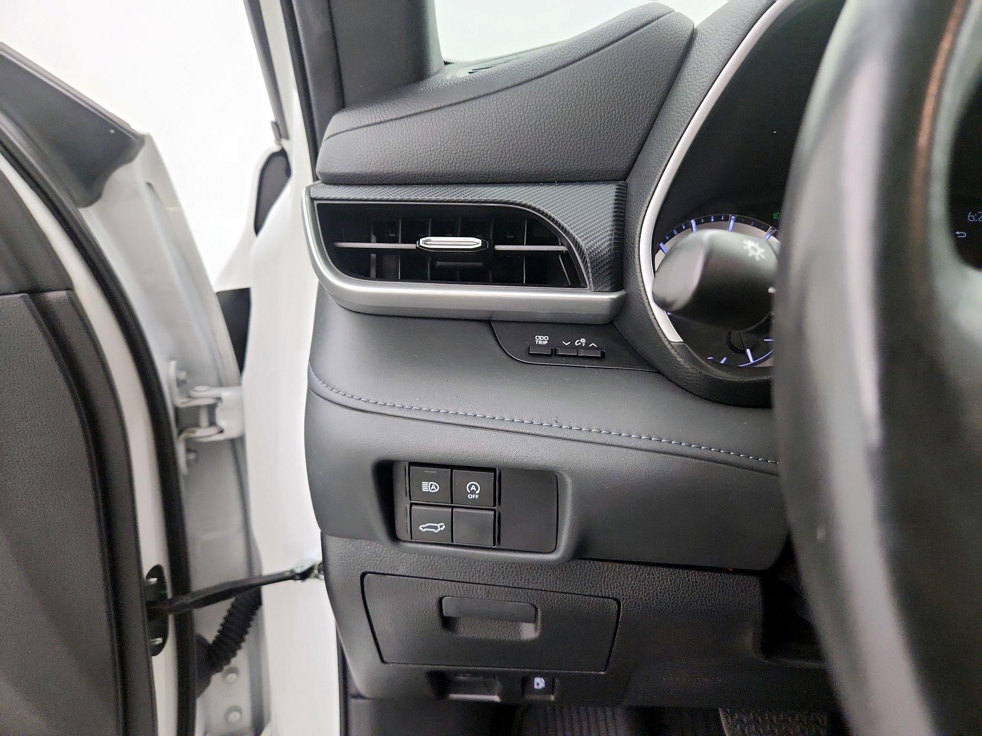 Thumbnail: 2023 Toyota Highlander - 13