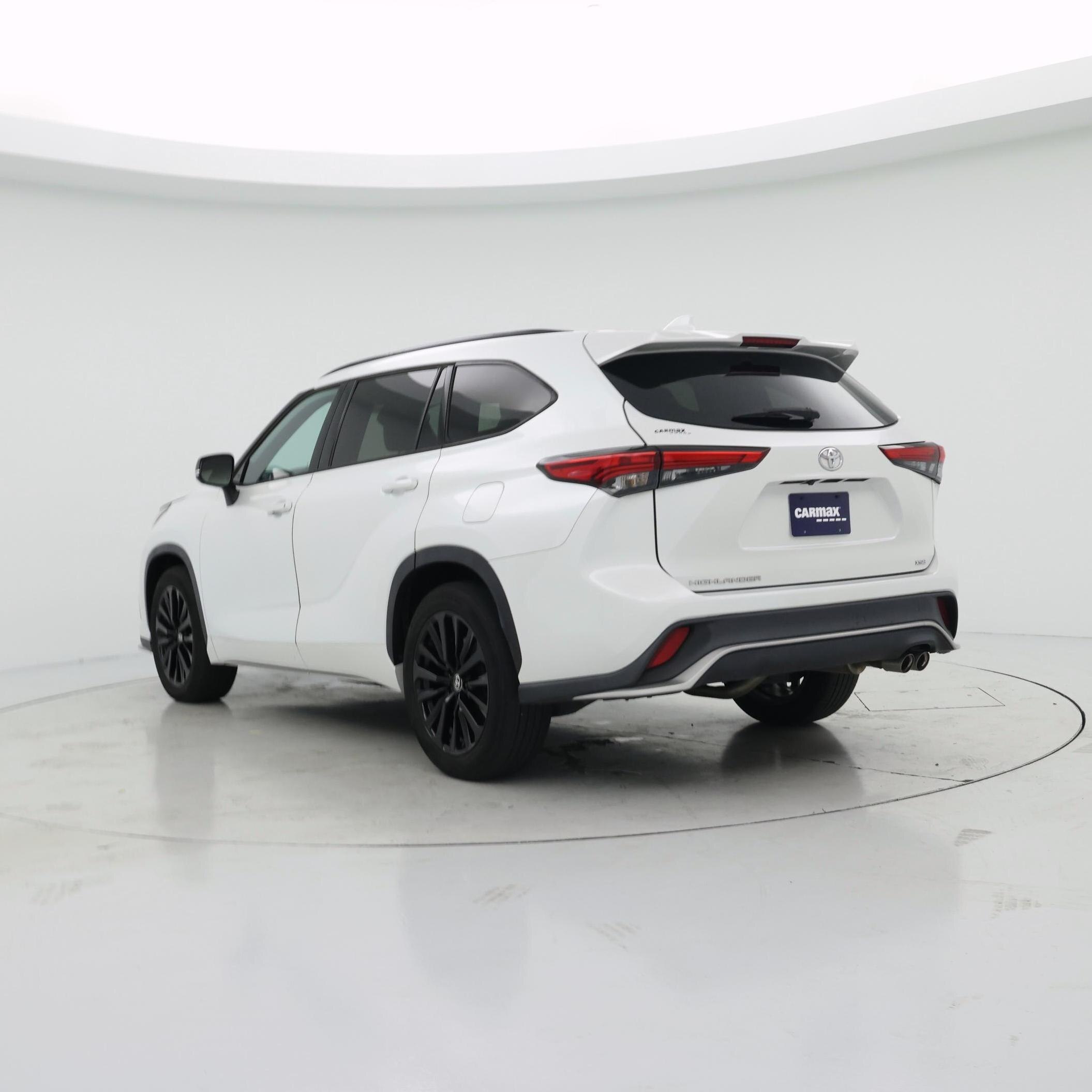 Thumbnail: 2023 Toyota Highlander - 2