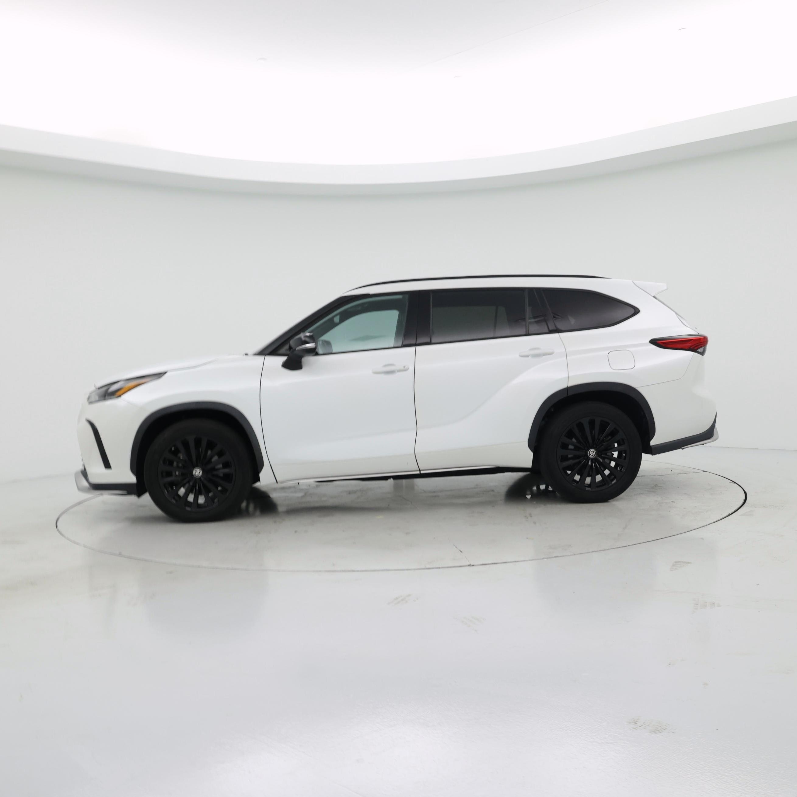 Thumbnail: 2023 Toyota Highlander - 3