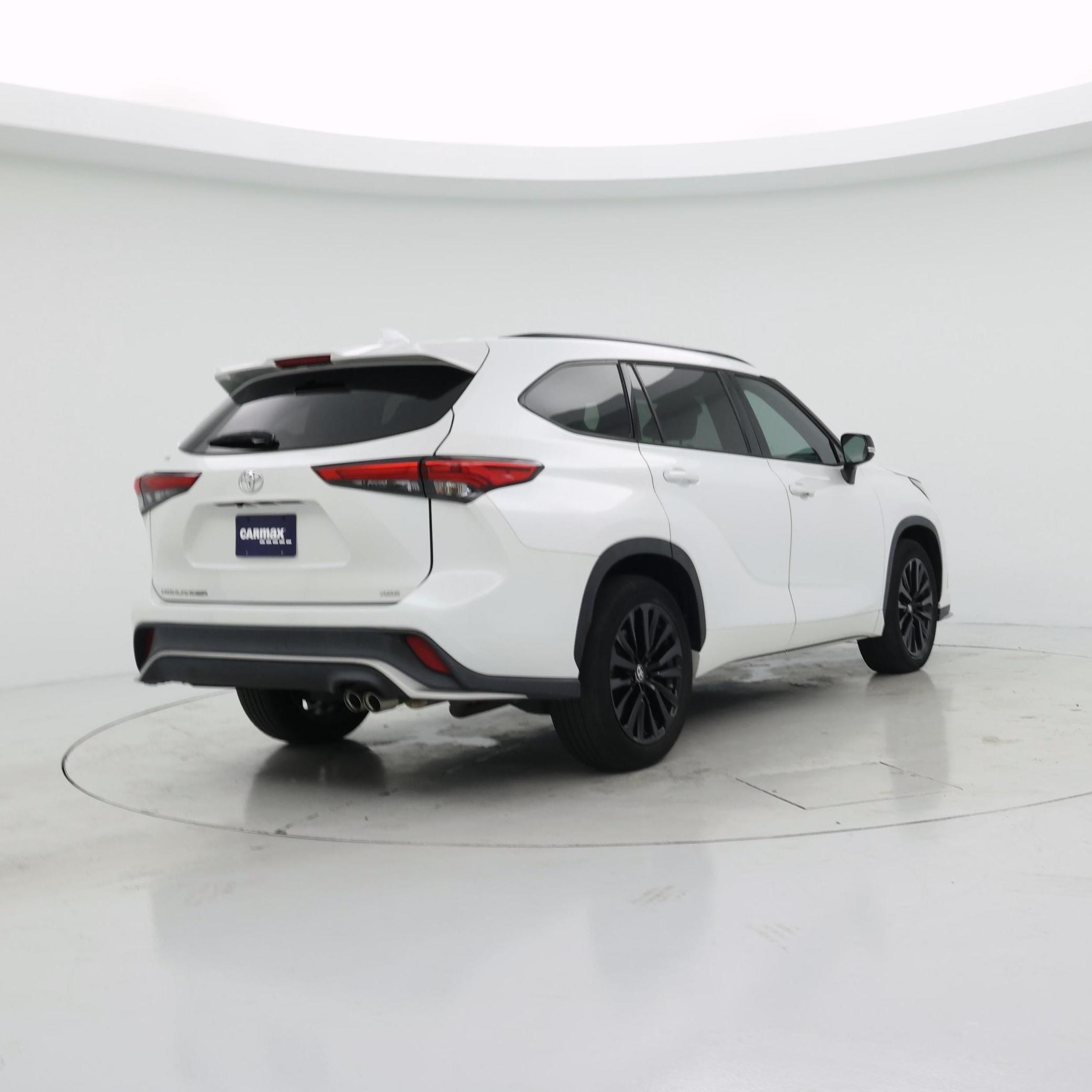 Thumbnail: 2023 Toyota Highlander - 8