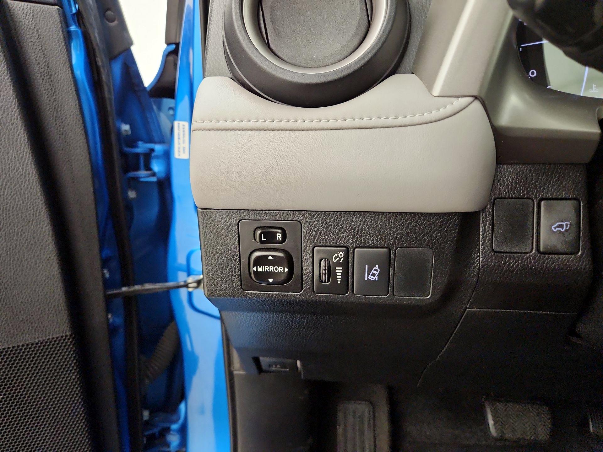 Thumbnail: 2016 Toyota RAV4 - 13