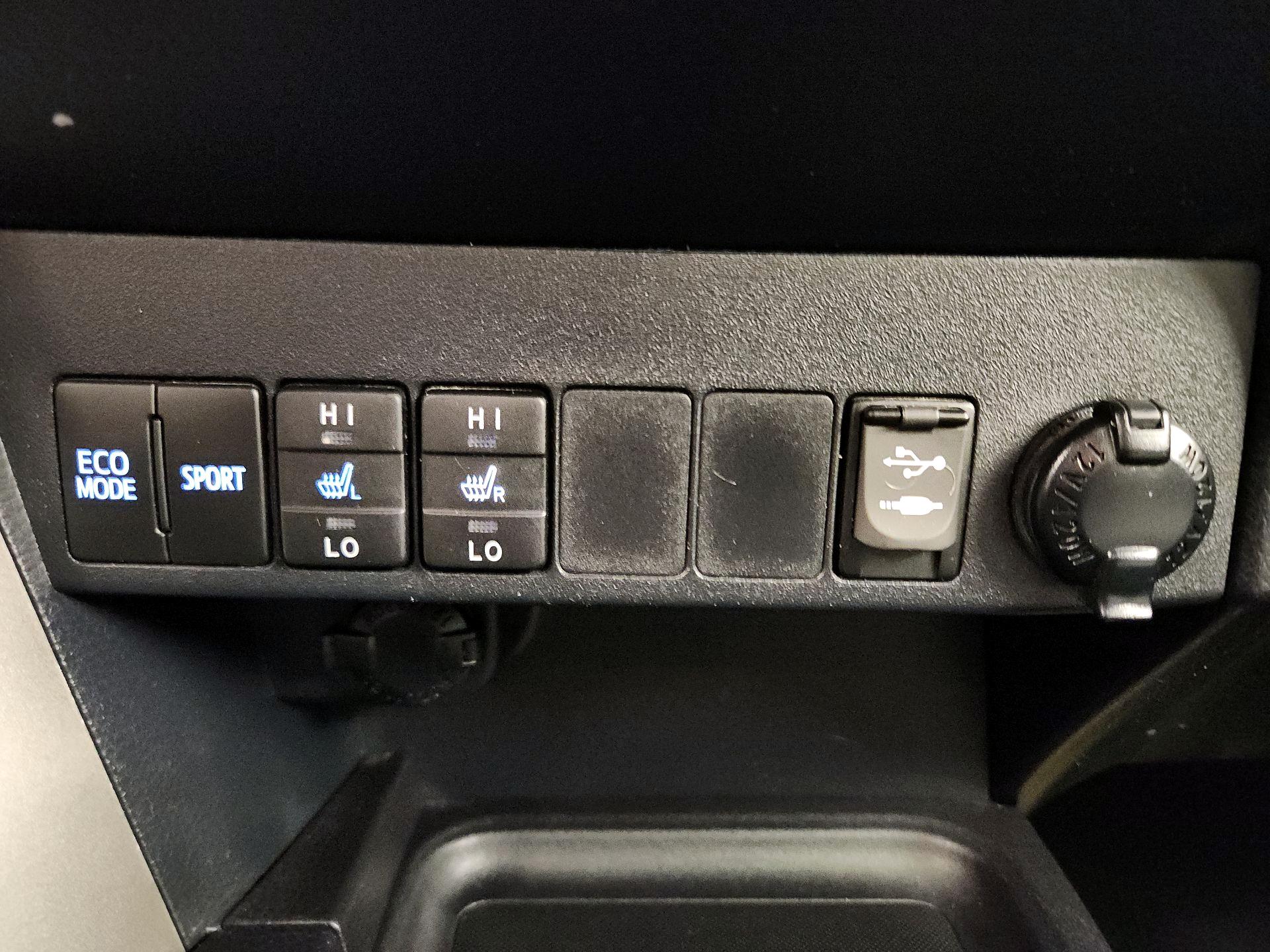 Thumbnail: 2016 Toyota RAV4 - 19