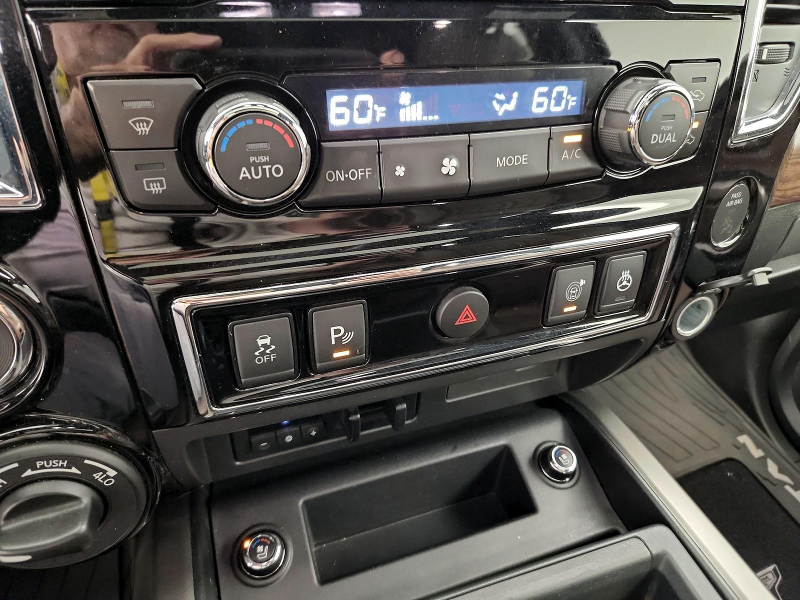 2020 Nissan Titan Platinum Reserve - Photo 18