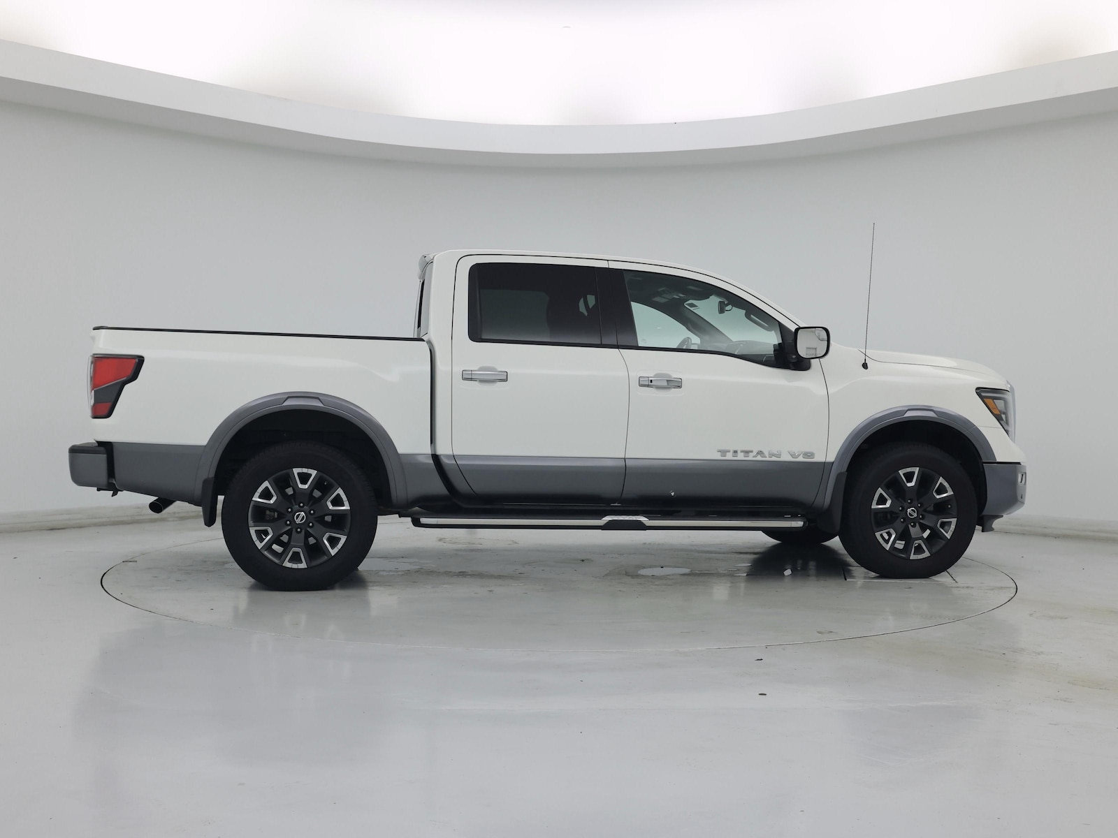 2020 Nissan Titan Platinum Reserve - Photo 8