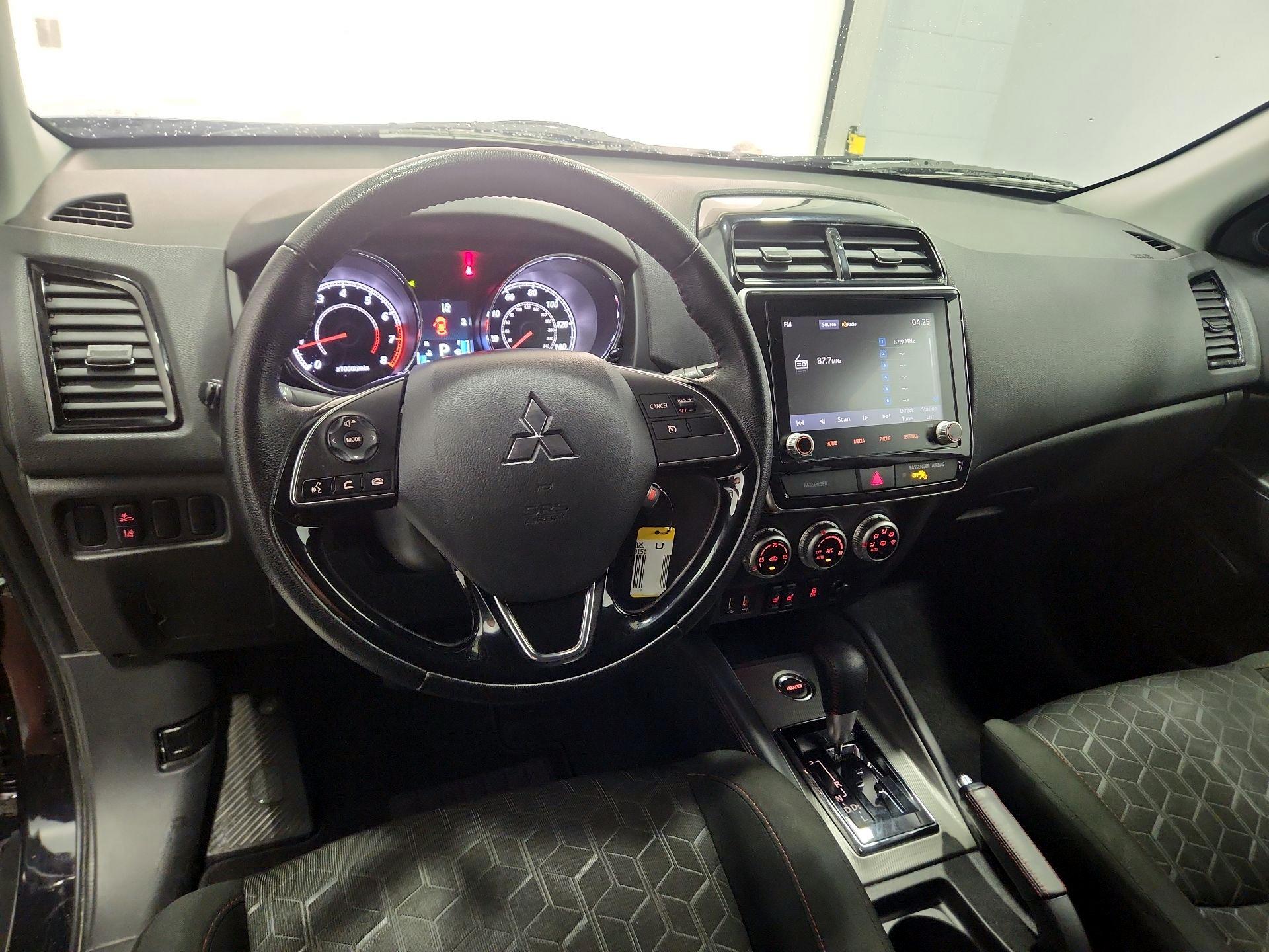 Thumbnail: 2023 Mitsubishi Outlander Sport - 9