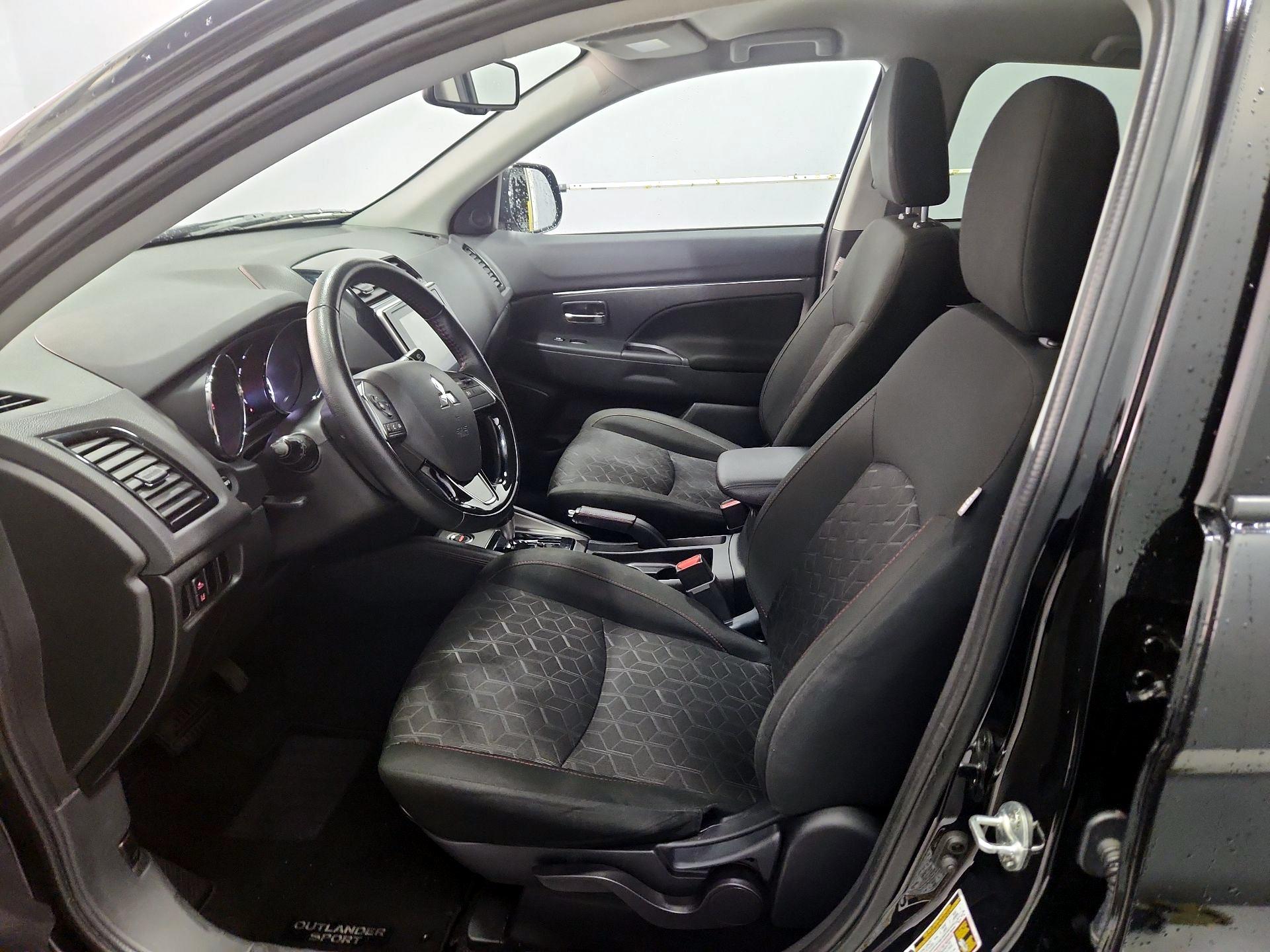 Thumbnail: 2023 Mitsubishi Outlander Sport - 11