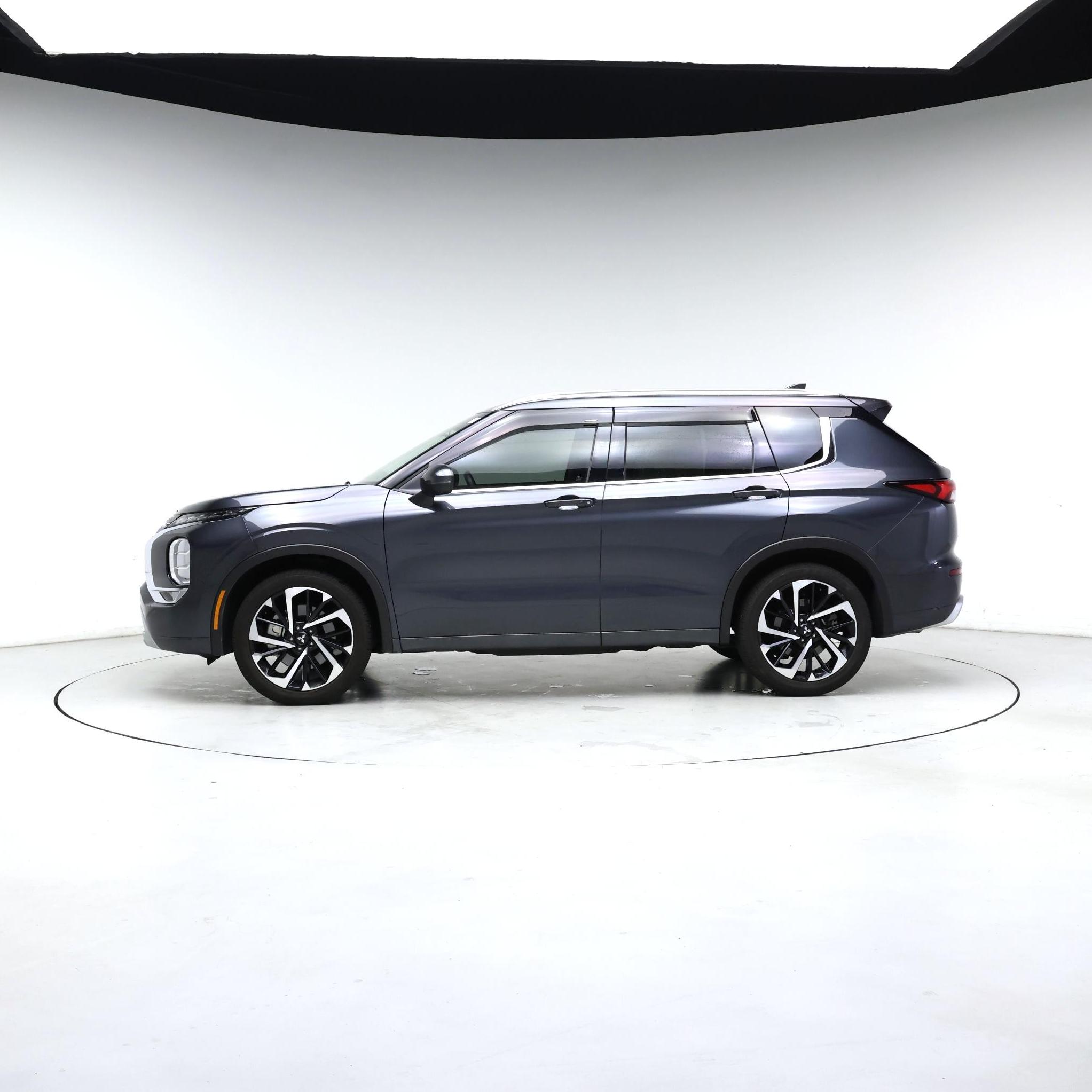Thumbnail: 2024 Mitsubishi Outlander - 3